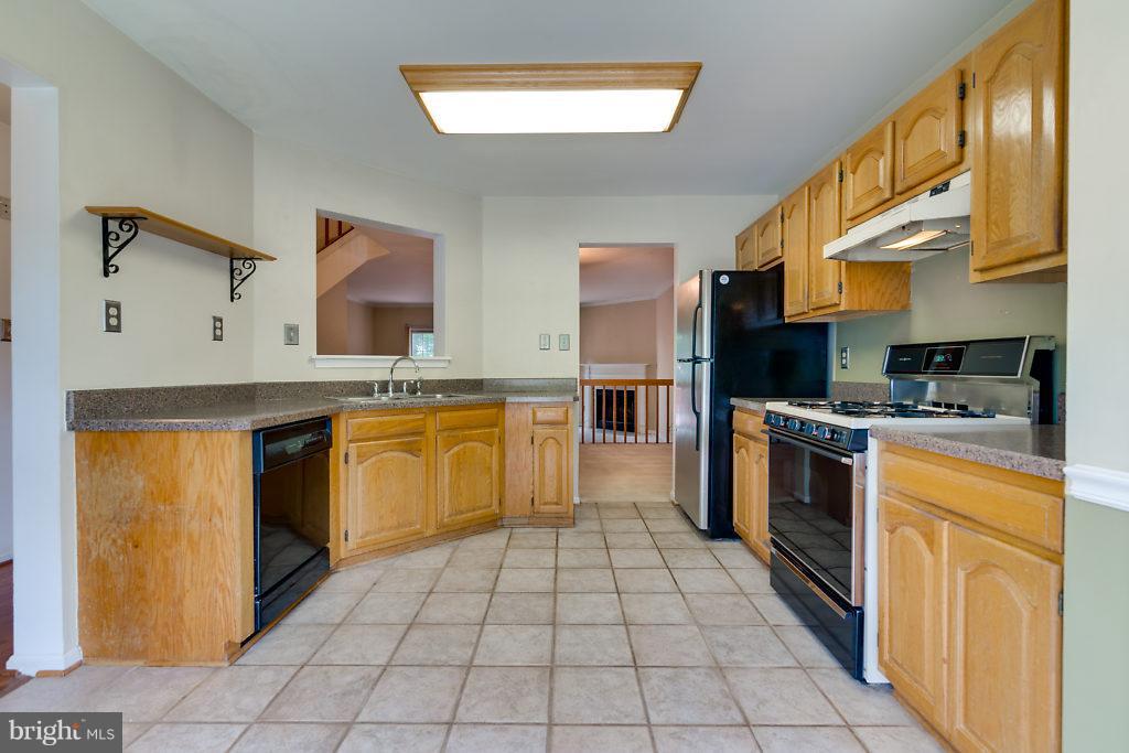 COMPTON VALLEY ESTATES - Residential Lease