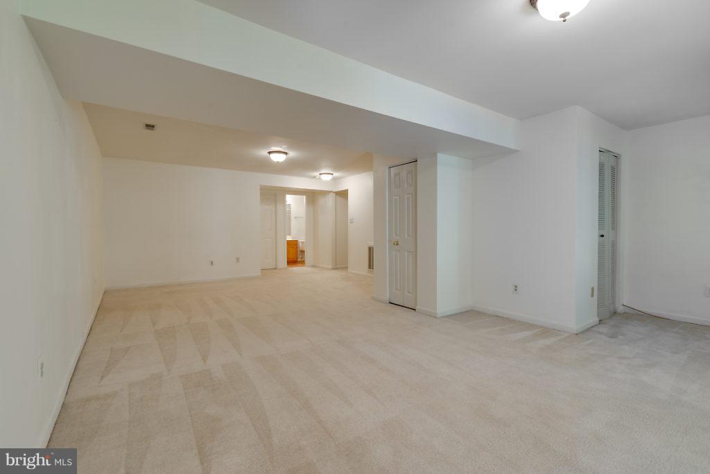 COMPTON VALLEY ESTATES - Residential Lease