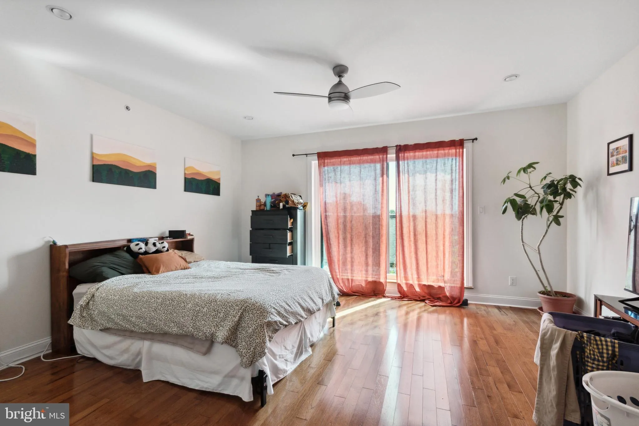 Philadelphia, Pennsylvania 19125, United States, 3 Bedrooms Bedrooms, ,Residential,Contingent,81541
