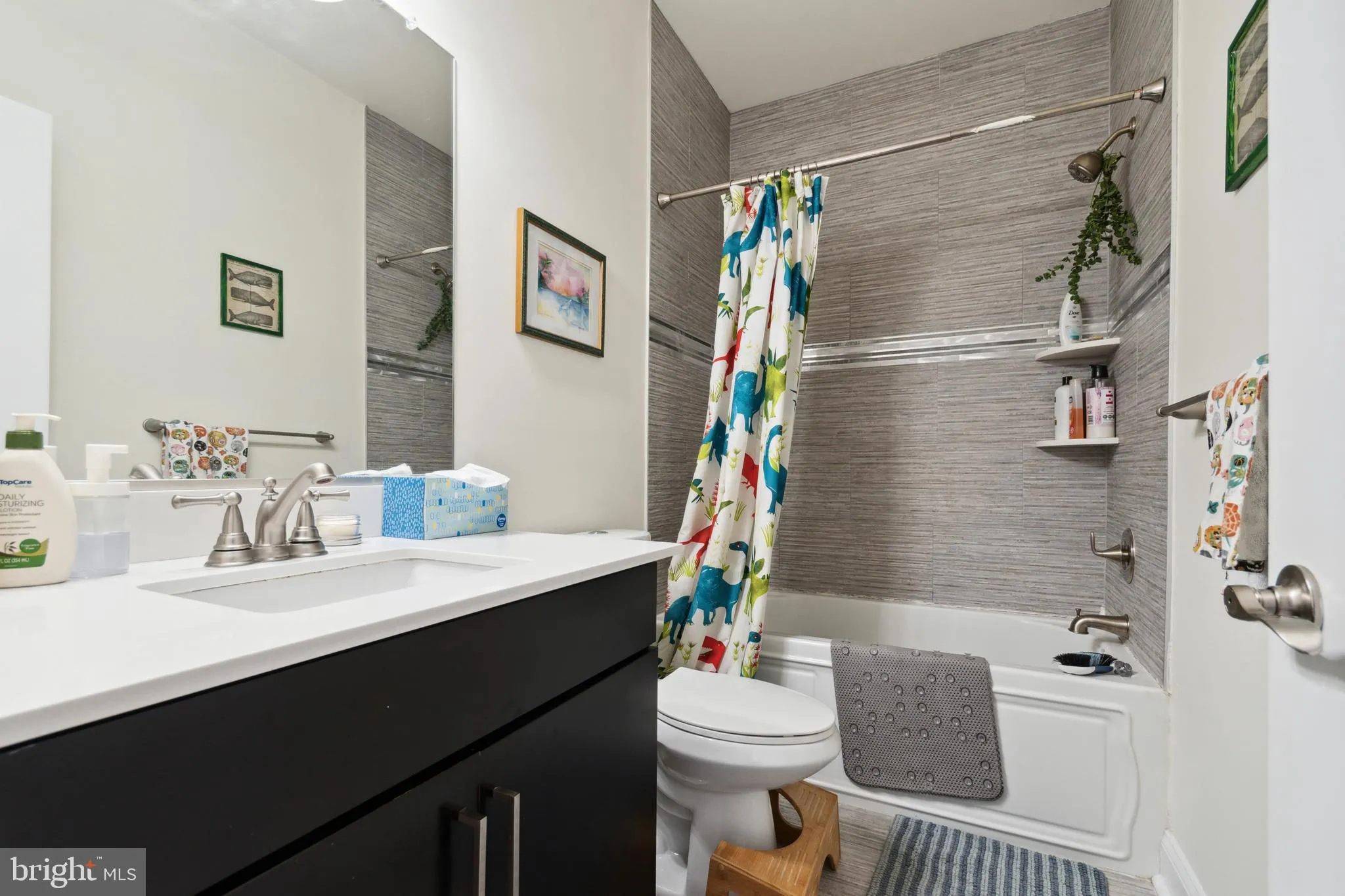 Philadelphia, Pennsylvania 19125, United States, 3 Bedrooms Bedrooms, ,Residential,Contingent,81541