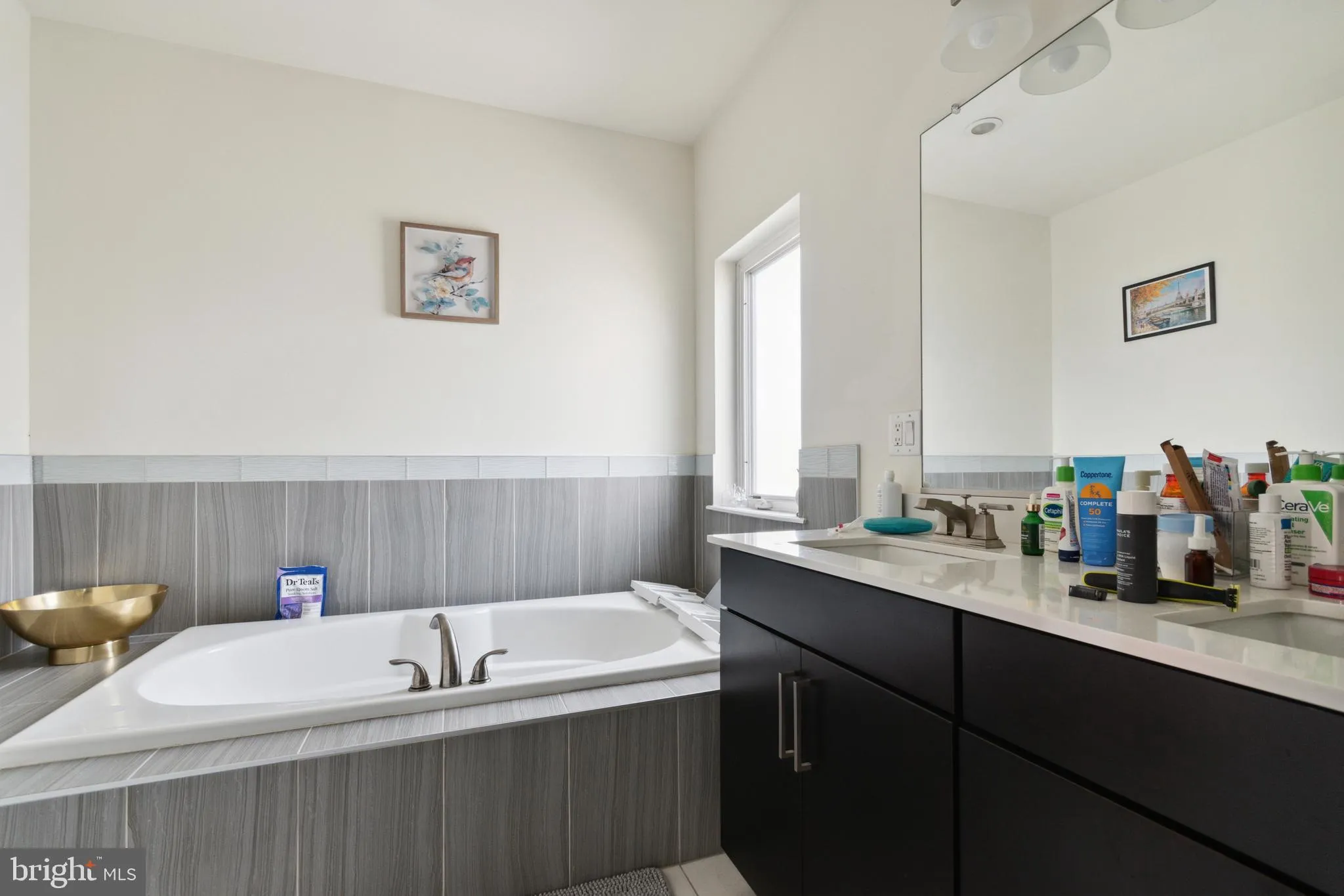 Philadelphia, Pennsylvania 19125, United States, 3 Bedrooms Bedrooms, ,Residential,Contingent,81541