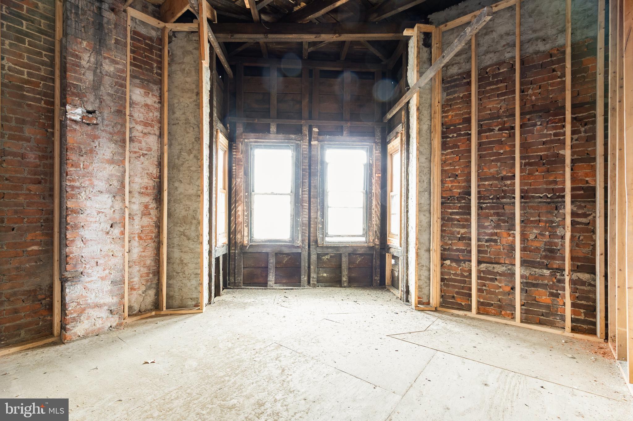 STRAWBERRY MANSION - Residential