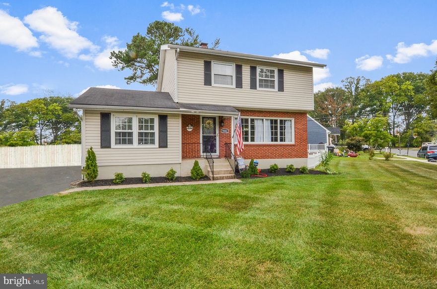 OPEN SUNDAY AUGUST 22nd FROM 1-3pm!!
OUTSTANDING COLONIAL IN NOTTINGHAM.  FEATURES. MAIN LEVEL LIVING ROOM, DINING ROOM, LARGE KITCHEN WITH STAINLESS APPLIANCES.  FEW STEPS DOWN TO FAMILY ROOM.  THERE IS ALSO A FULLY FINISHED LOWER LEVEL FAMILY ROOM.  LARGE LAUNDRY/STORAGE AREA WITH ALMOST NEW HVAC & WATER HEATER.  UPPER LEVEL FEATURES THREE BEDROOMS AND A FULL BATH.  ALMOST ENTIRE HOME FRESHLY PAINTED, UPDATED LIGHTING & VANITIES & MORE!   HOME SITS ON A FANTASTIC CORNER LOT WITH GREAT FULLY FENCED BACK YARD.  PAVER PATIO, NEW STORAGE SHED, & LANDSCAPING.  OPEN HOUSE SUNDAY AUGUST 22nd. 1-3PM.