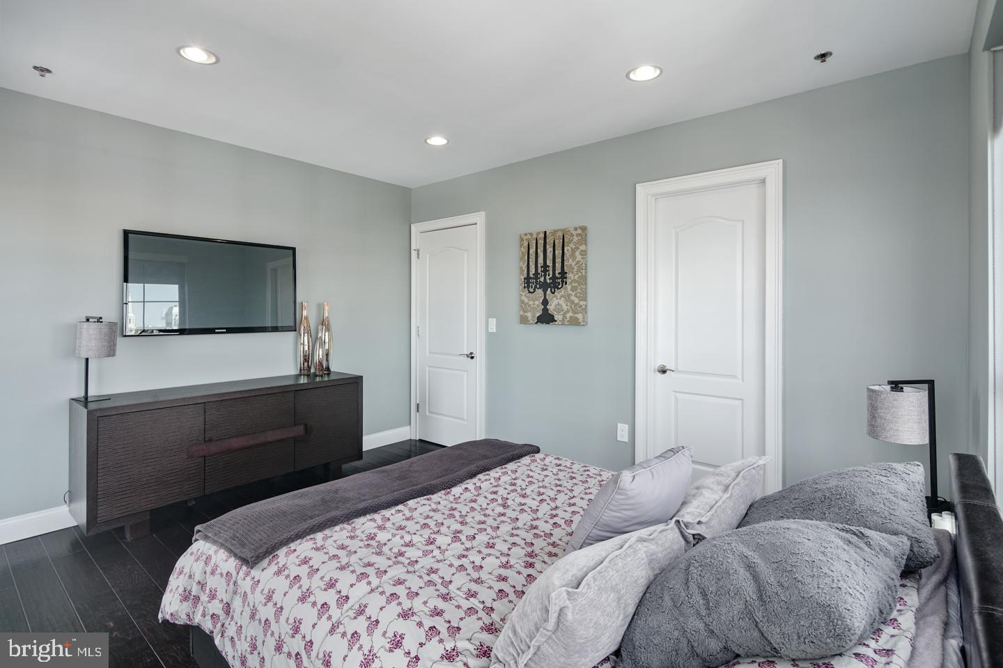 SOCIETY HILL - Residential