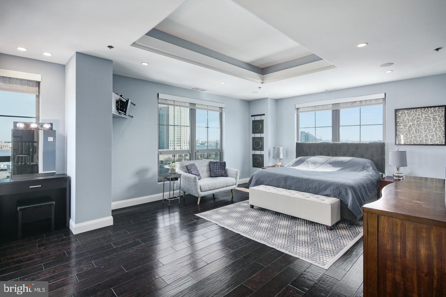 SOCIETY HILL - Residential