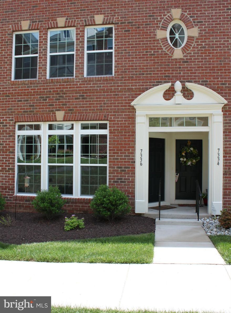 Beautiful Matisse Model. 2 level TH style living. 3 Large Bedrooms, 2.5 Baths (MBA w/ Roman Shower). MBR with Walk-In Closets, Hardwood Floors on main, Granite Countertops, Tile Backsplash, Stainless Steel Appliances, Breakfast Bar/Island, Recessed Lighting, Crown Molding, Gas Heat, Custom Paint. 9' Ceilings. BIG PLUS-Entry to Kitchen from Garage! Use Cardinal Title = Free Home Warranty. BEAUTIFUL