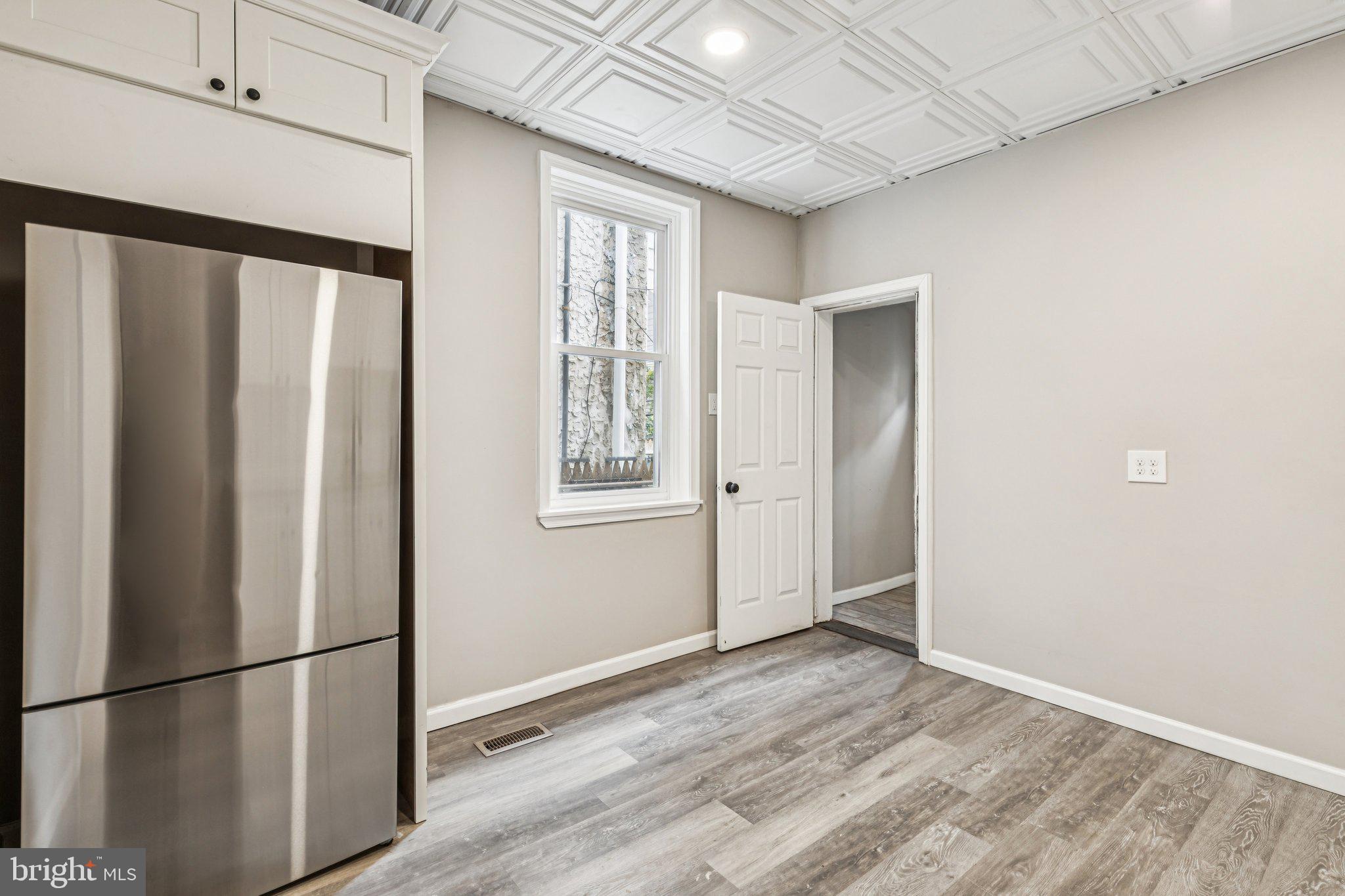 2416 N HOLLYWOOD STREET