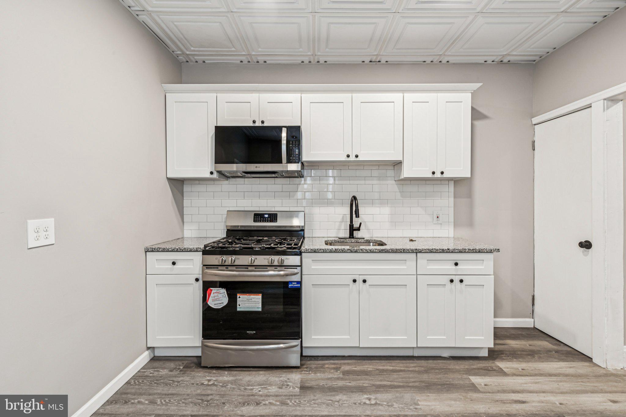 2416 N HOLLYWOOD STREET