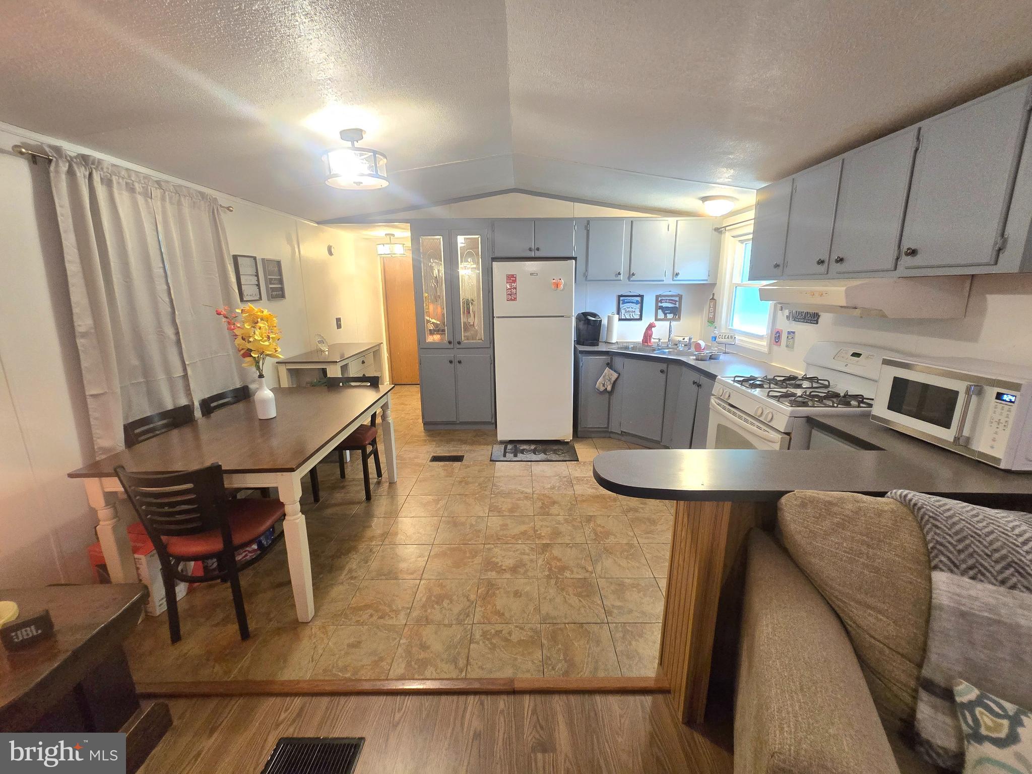 CHERRY CREEK VALLEY - Residential