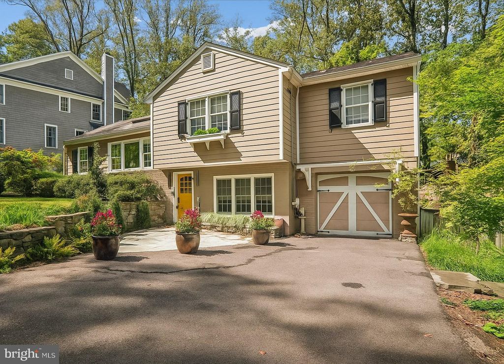 Photo of 11300 Kenilworth Avenue, GARRETT PARK, MD 20896 (MLS # MDMC2196046)