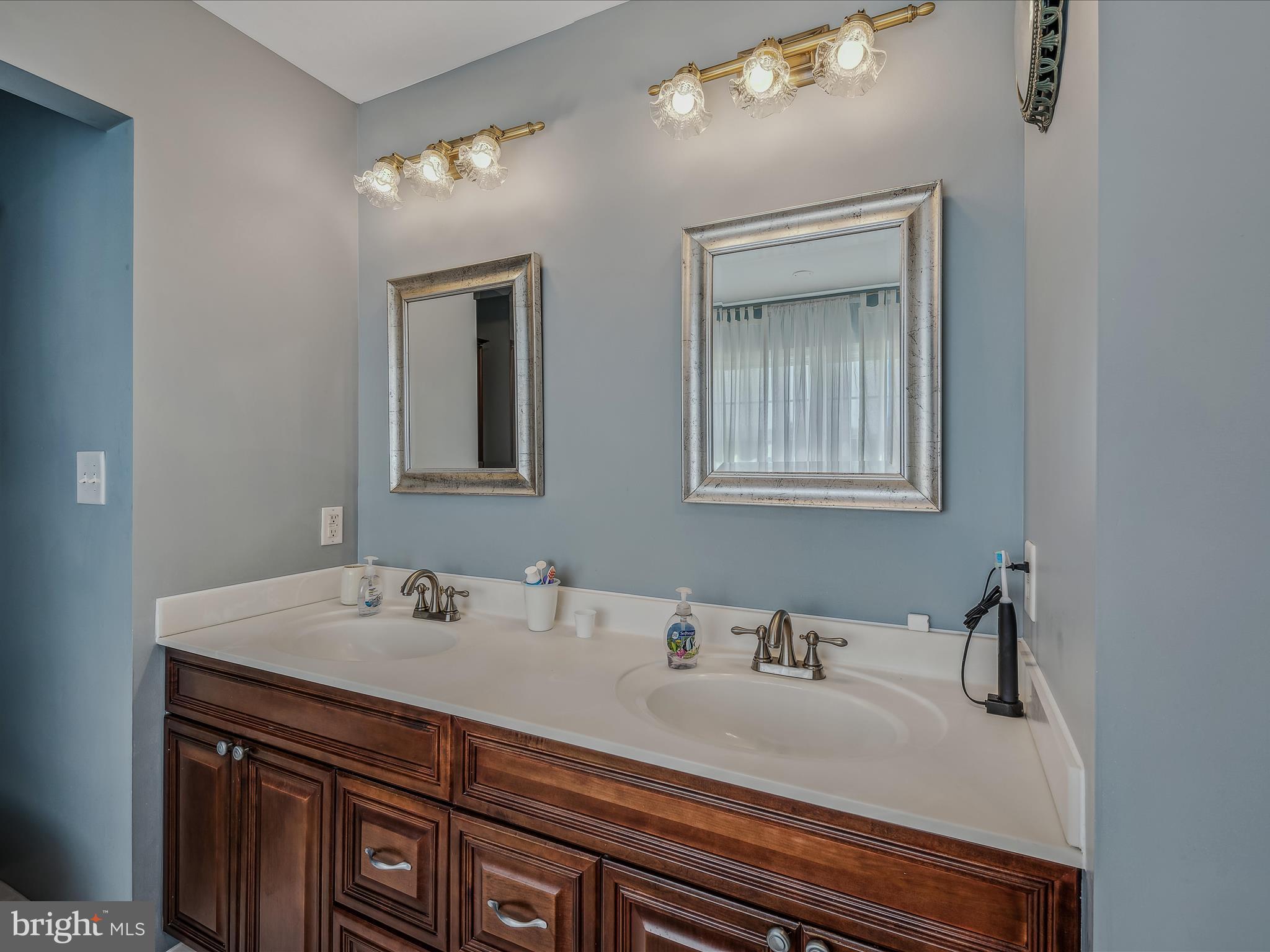 PEMBROKE GROVE - Residential