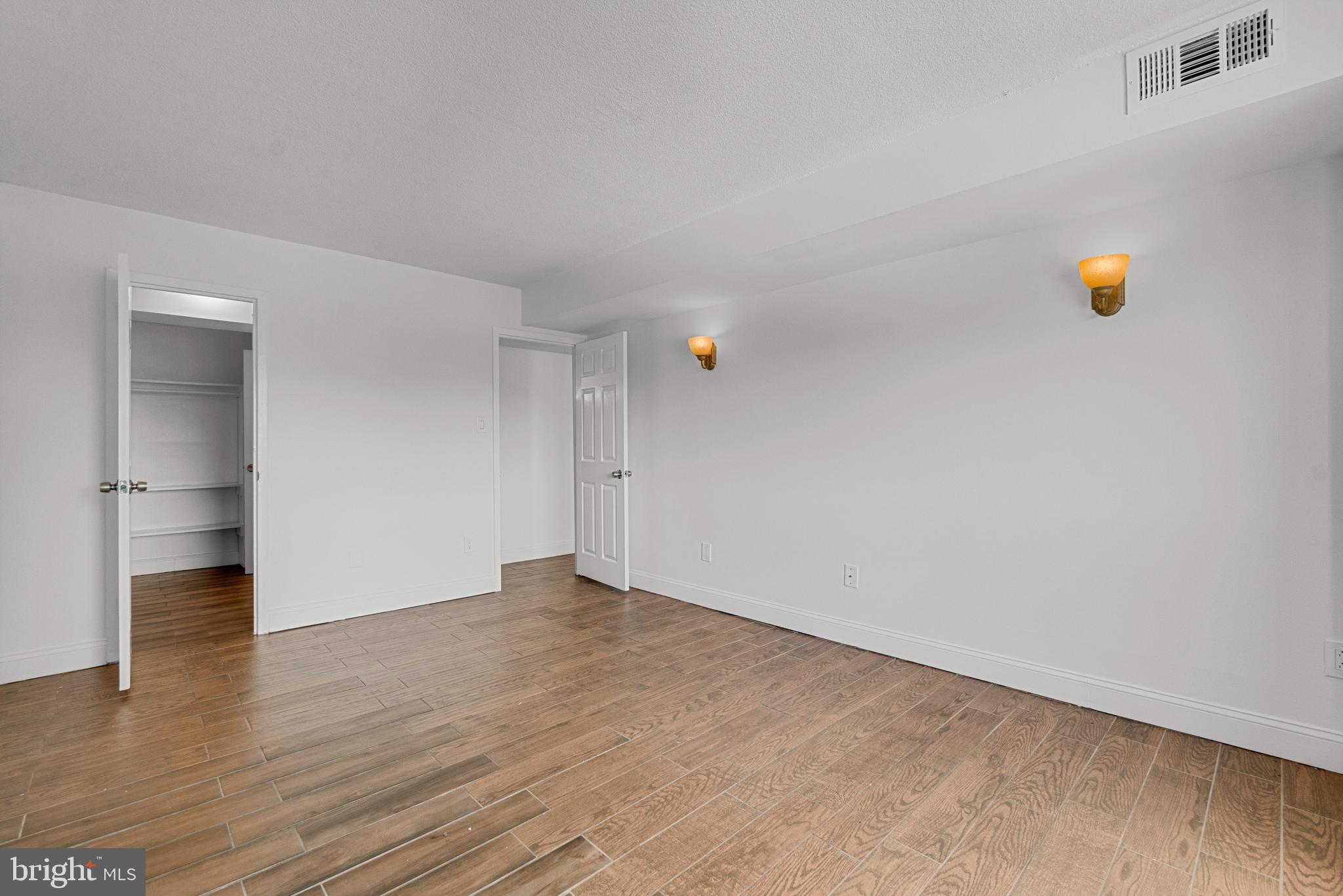 PRESIDENTIAL TOWERS - Residential