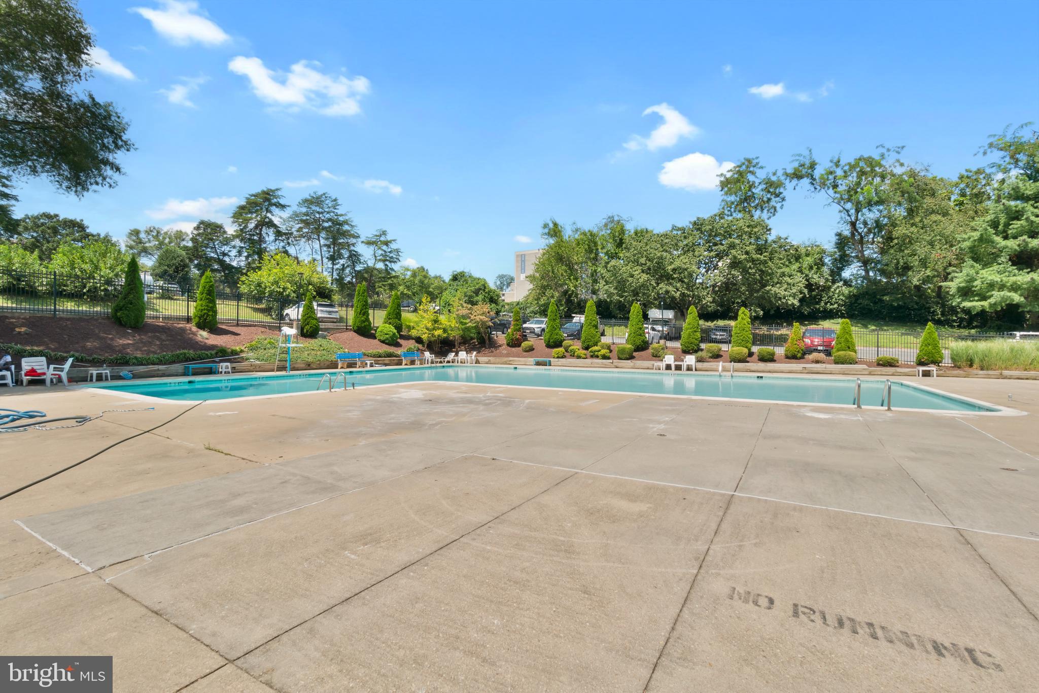 PRESIDENTIAL TOWERS - Residential