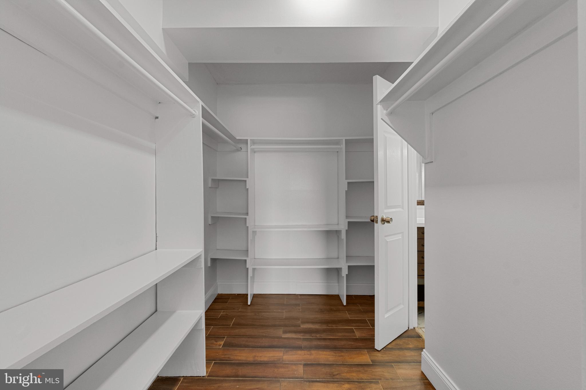 PRESIDENTIAL TOWERS - Residential