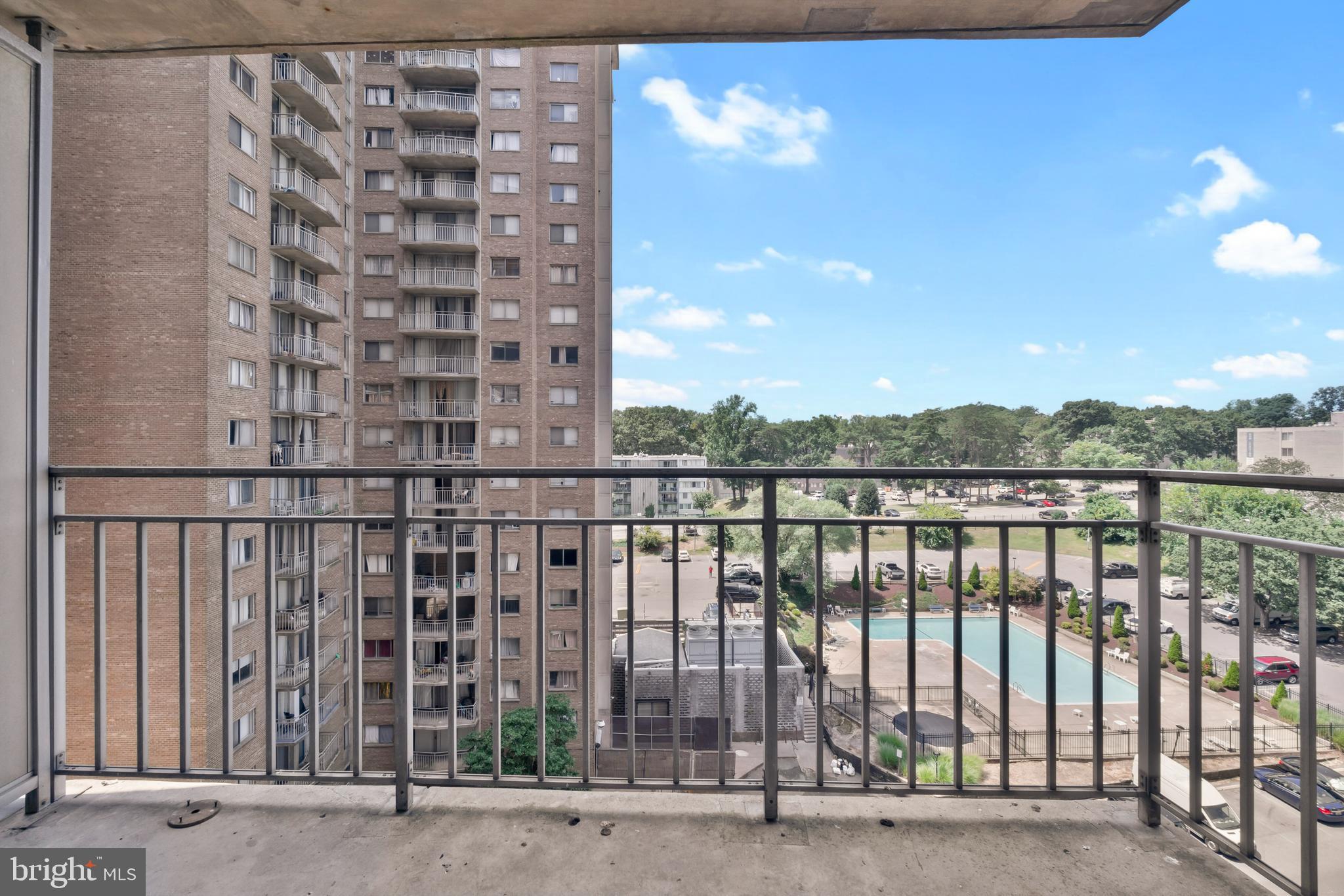 PRESIDENTIAL TOWERS - Residential