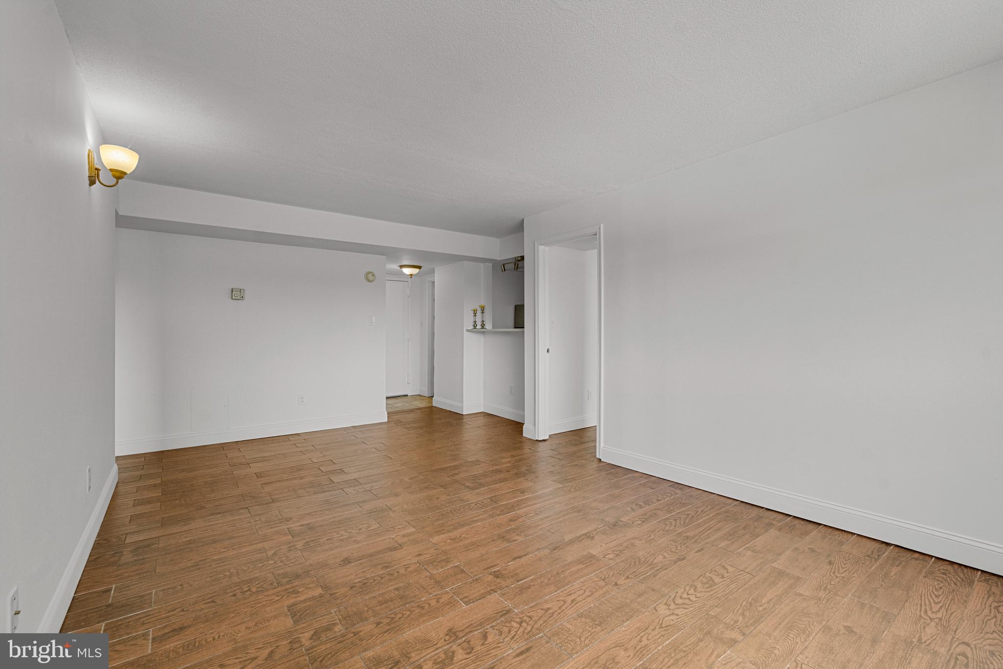 PRESIDENTIAL TOWERS - Residential