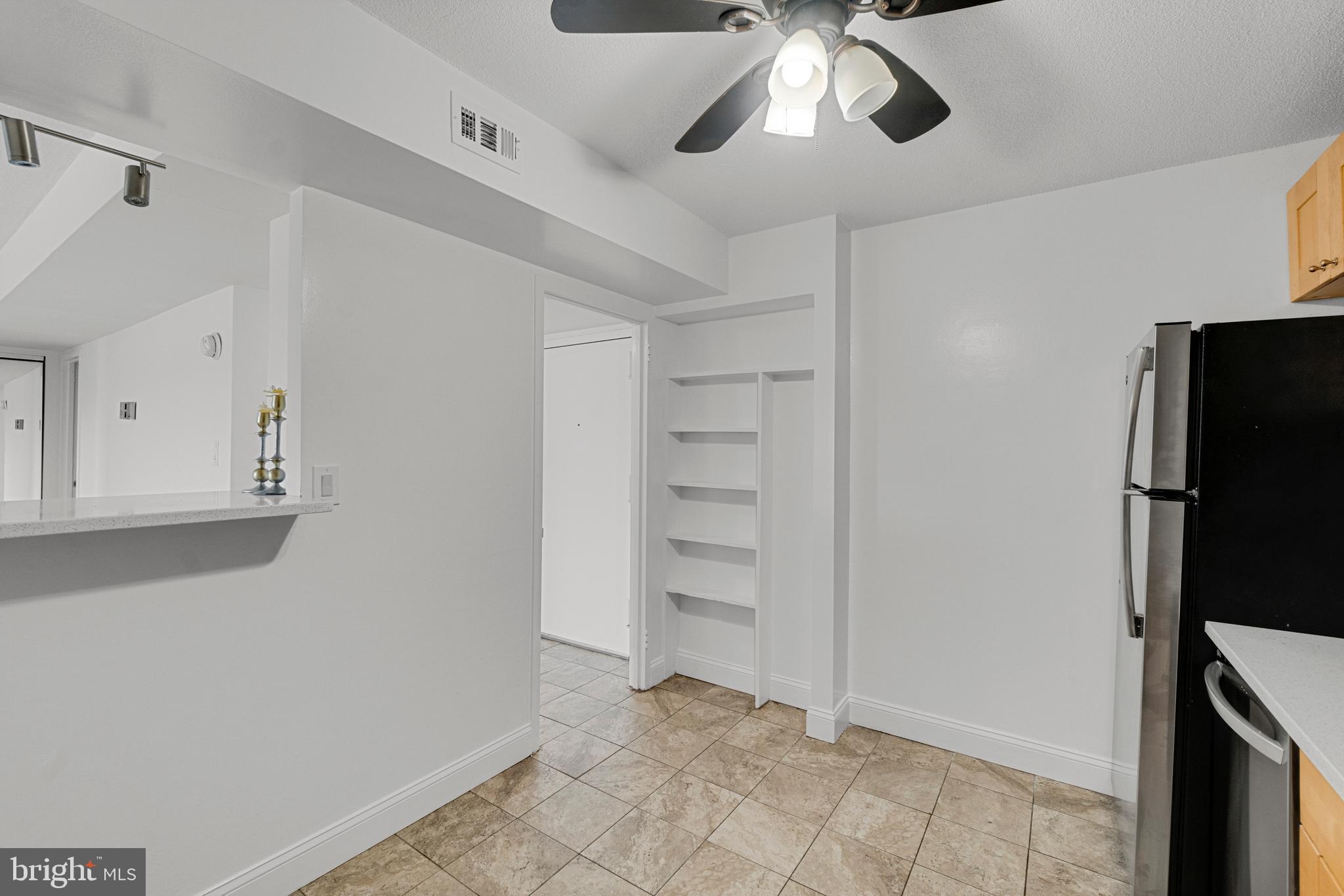 PRESIDENTIAL TOWERS - Residential