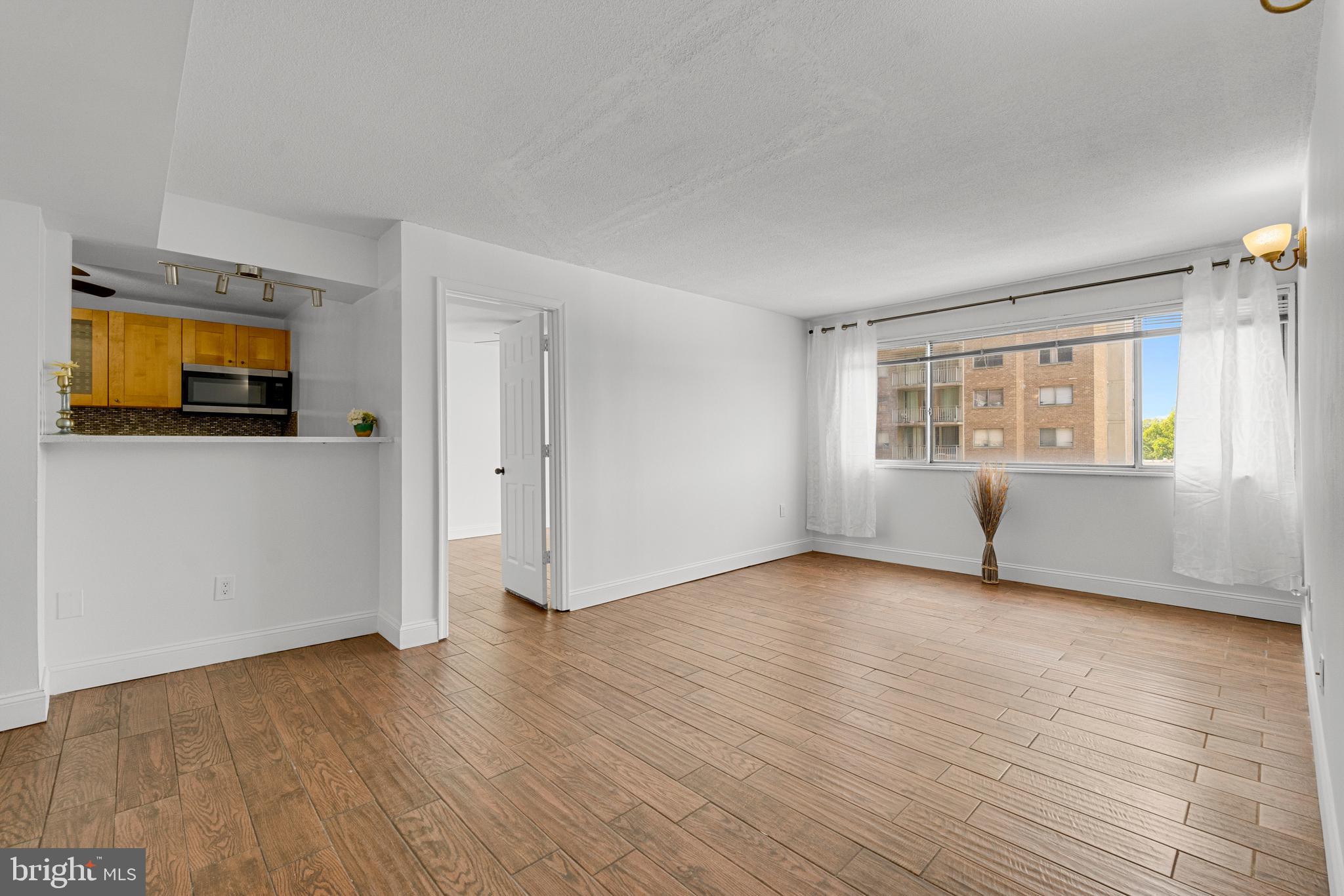 PRESIDENTIAL TOWERS - Residential