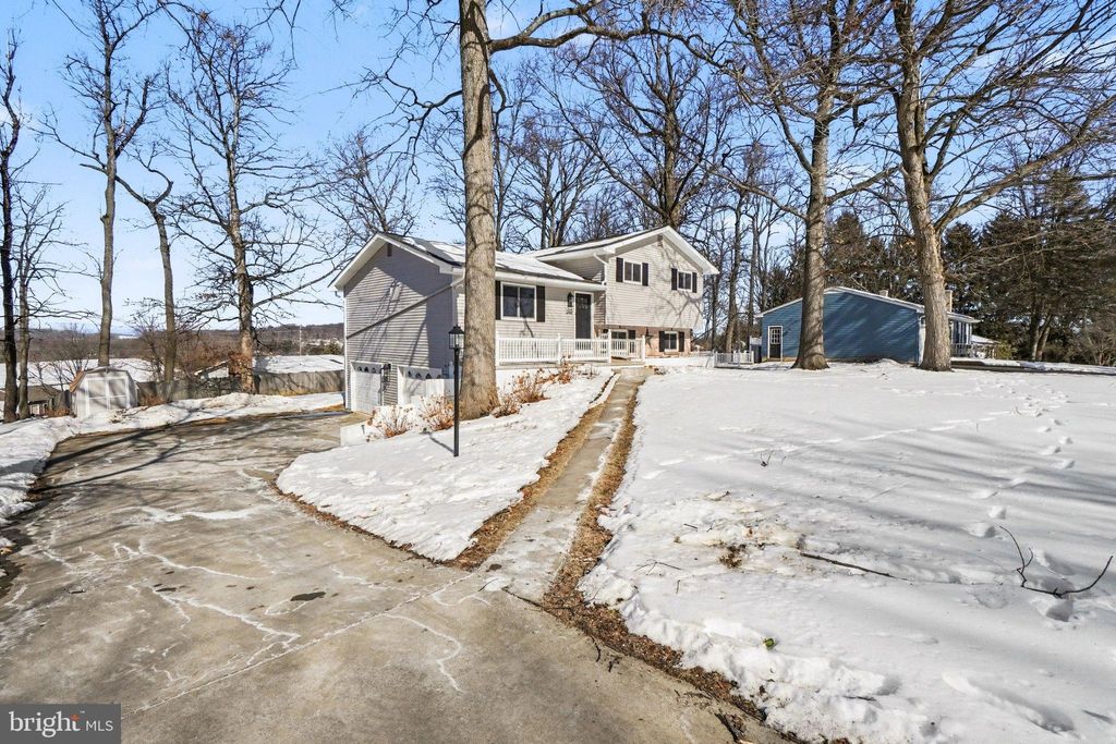 Photo of 2149 Cloverfield Drive, LEBANON, PA 17046 (MLS # PALN2024640)