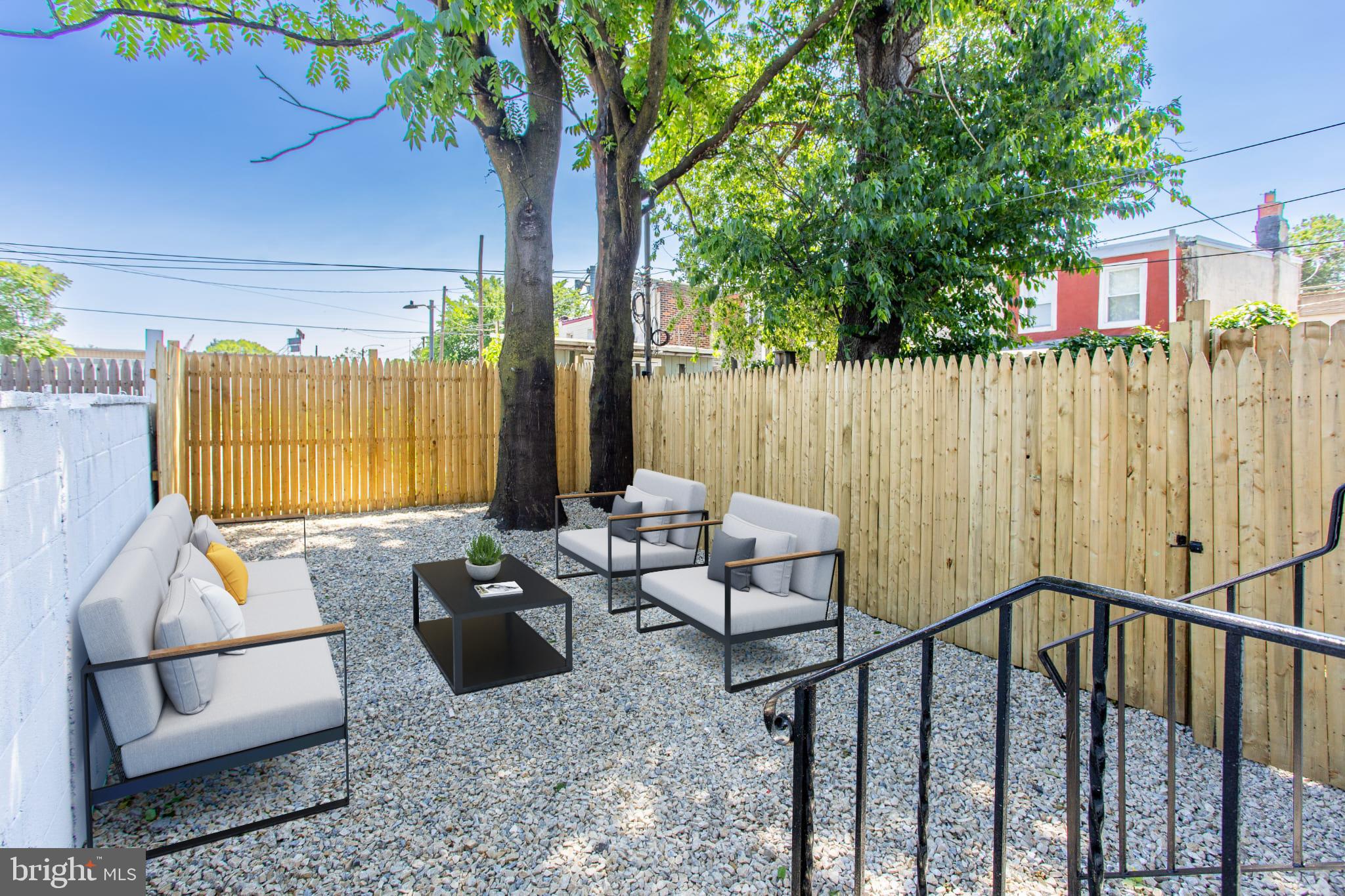 2825 E VICTORIA STREET