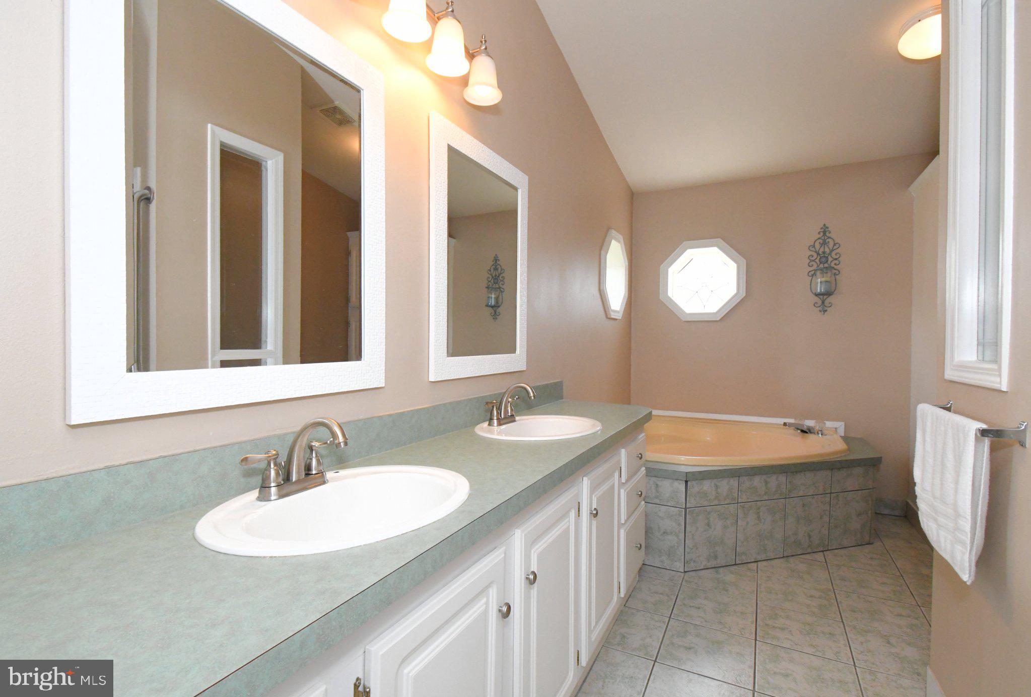 QUIET ACRES - Residential