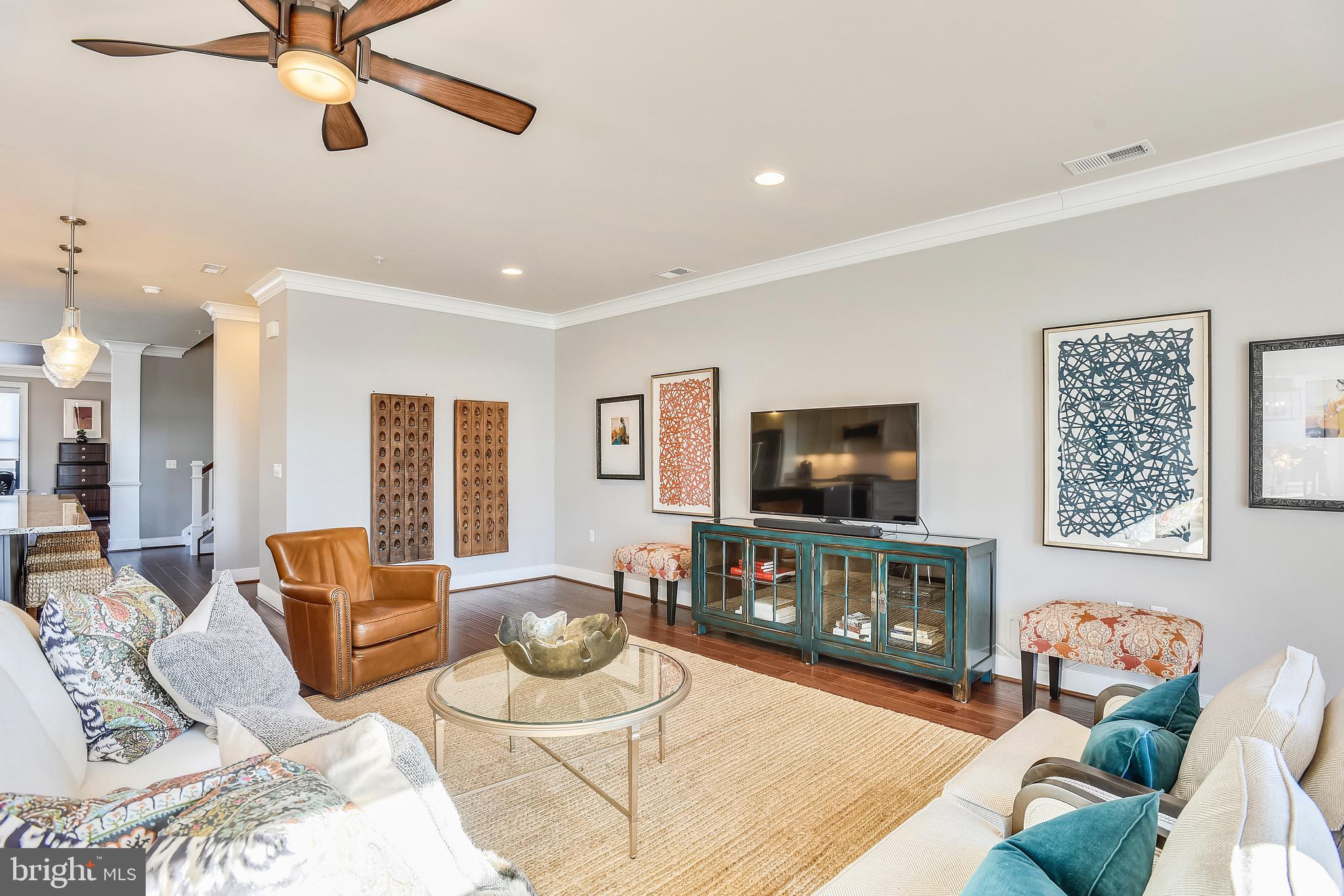 LANSDOWNE SQUARE - Residential