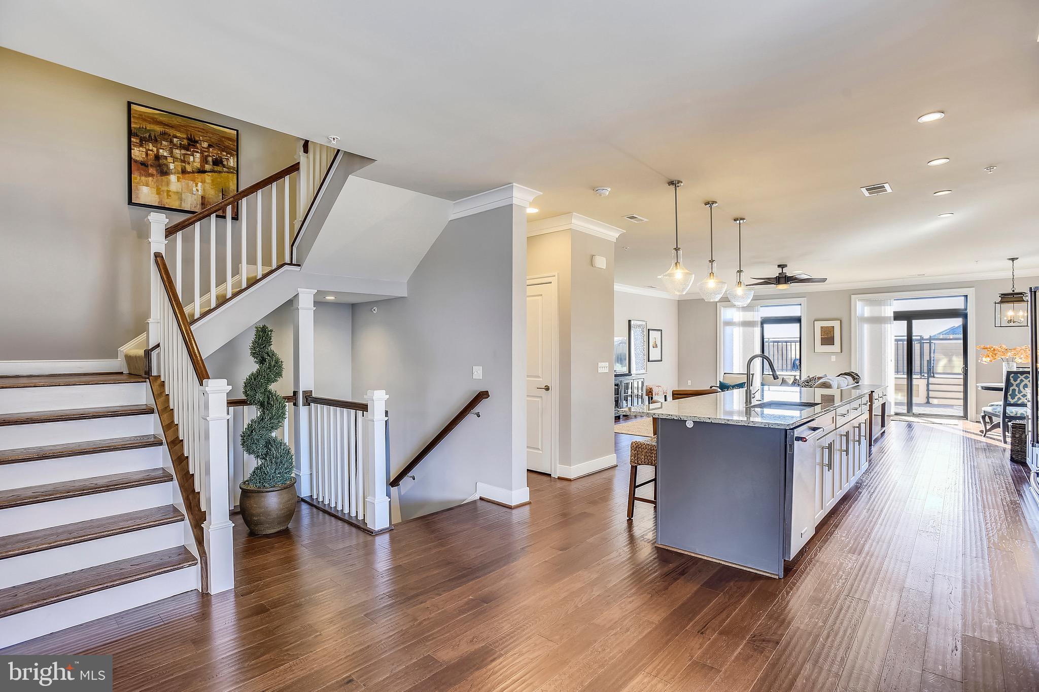 LANSDOWNE SQUARE - Residential