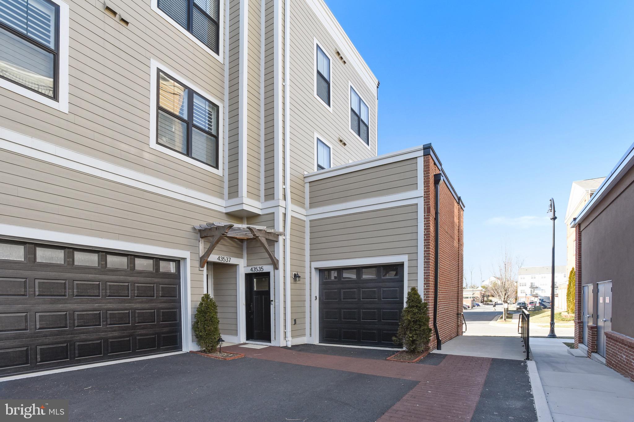 LANSDOWNE SQUARE - Residential