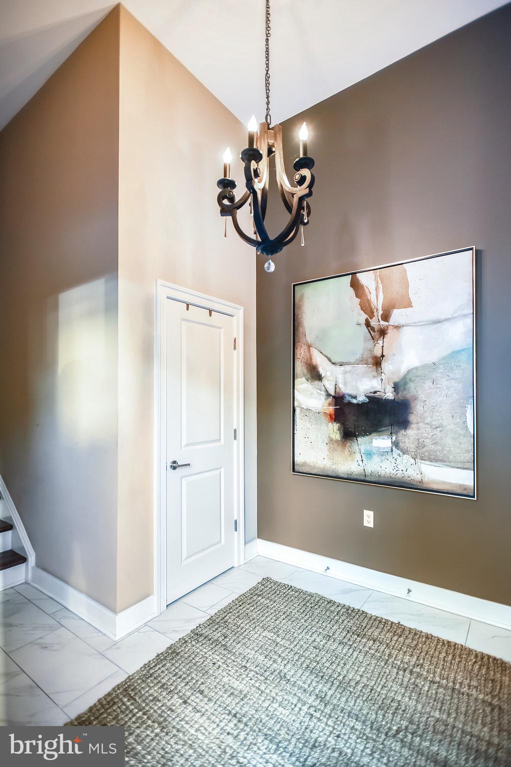 LANSDOWNE SQUARE - Residential