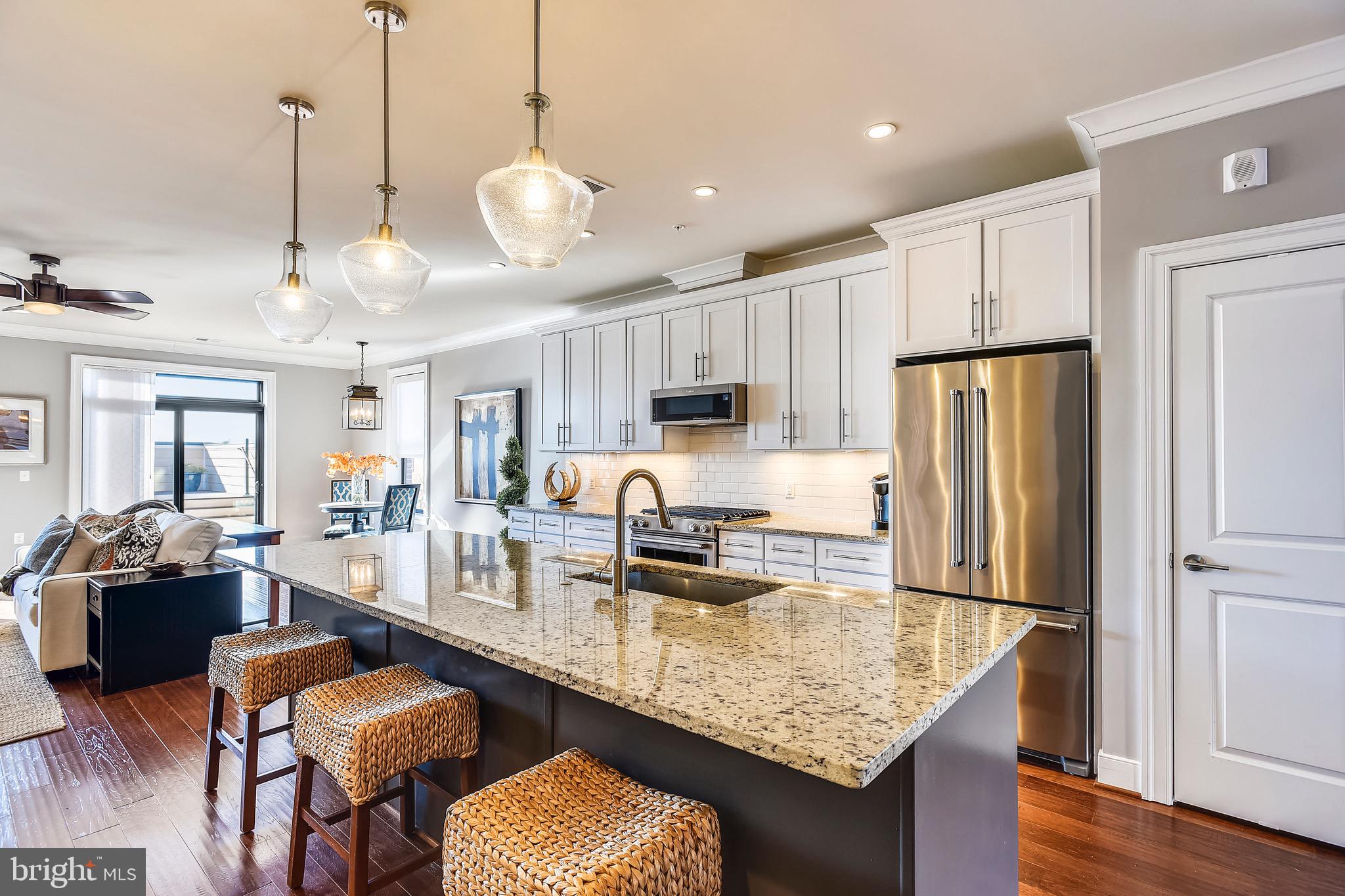 LANSDOWNE SQUARE - Residential