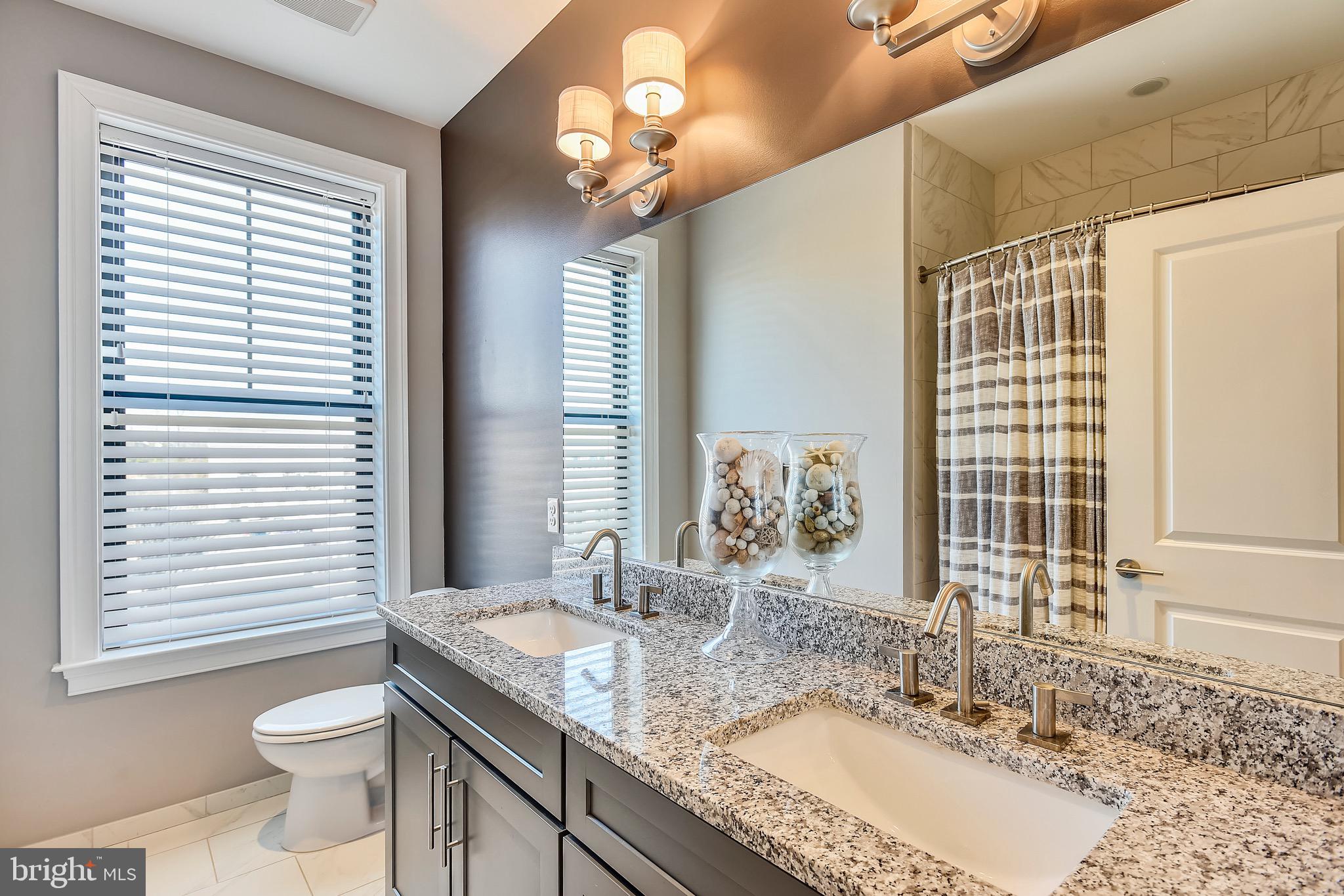 LANSDOWNE SQUARE - Residential