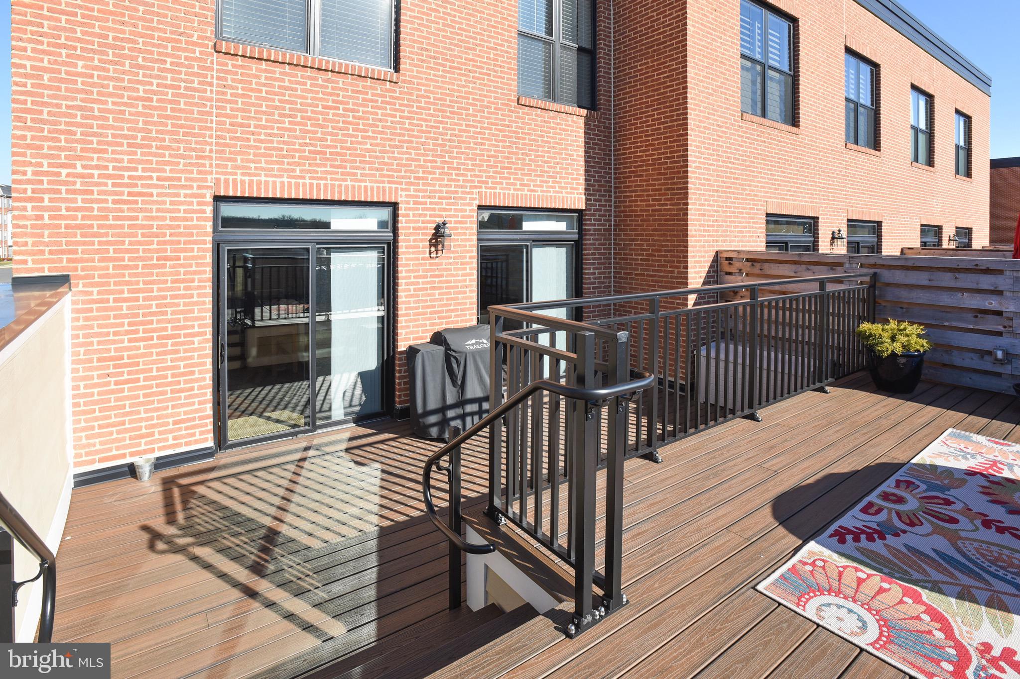 LANSDOWNE SQUARE - Residential