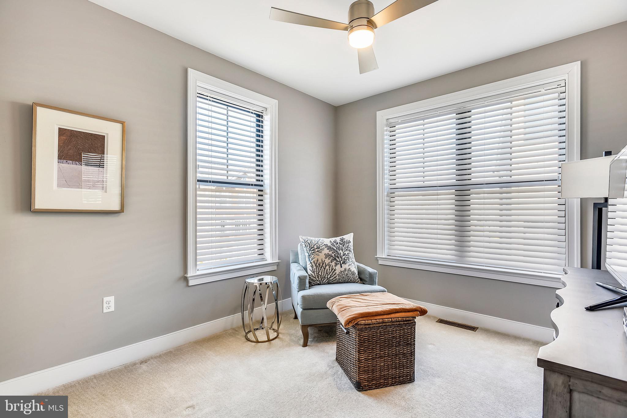 LANSDOWNE SQUARE - Residential