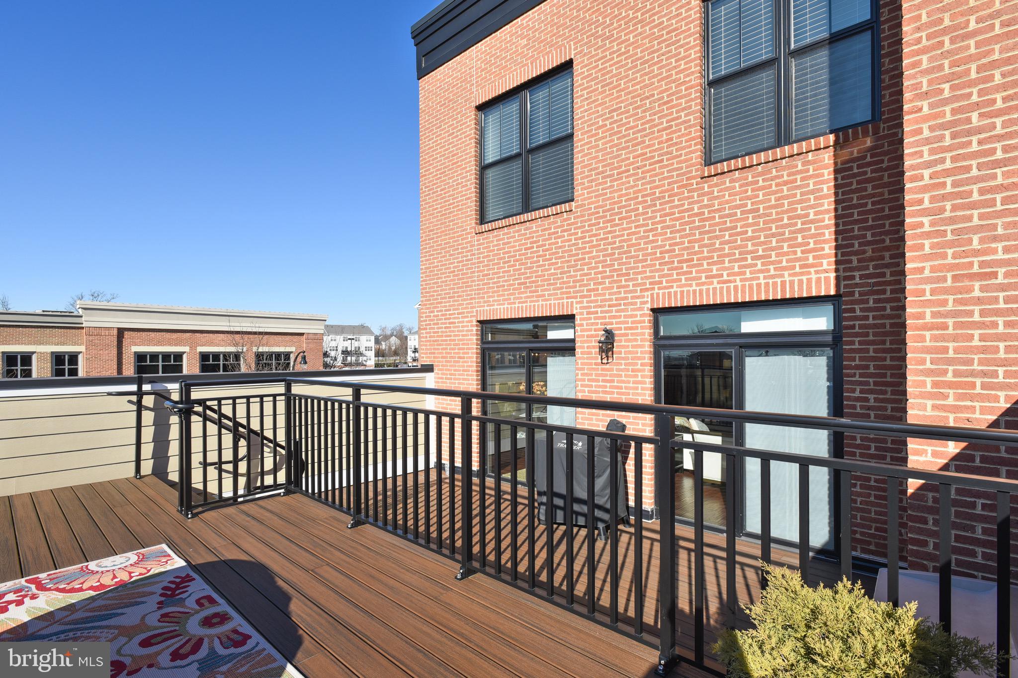 LANSDOWNE SQUARE - Residential