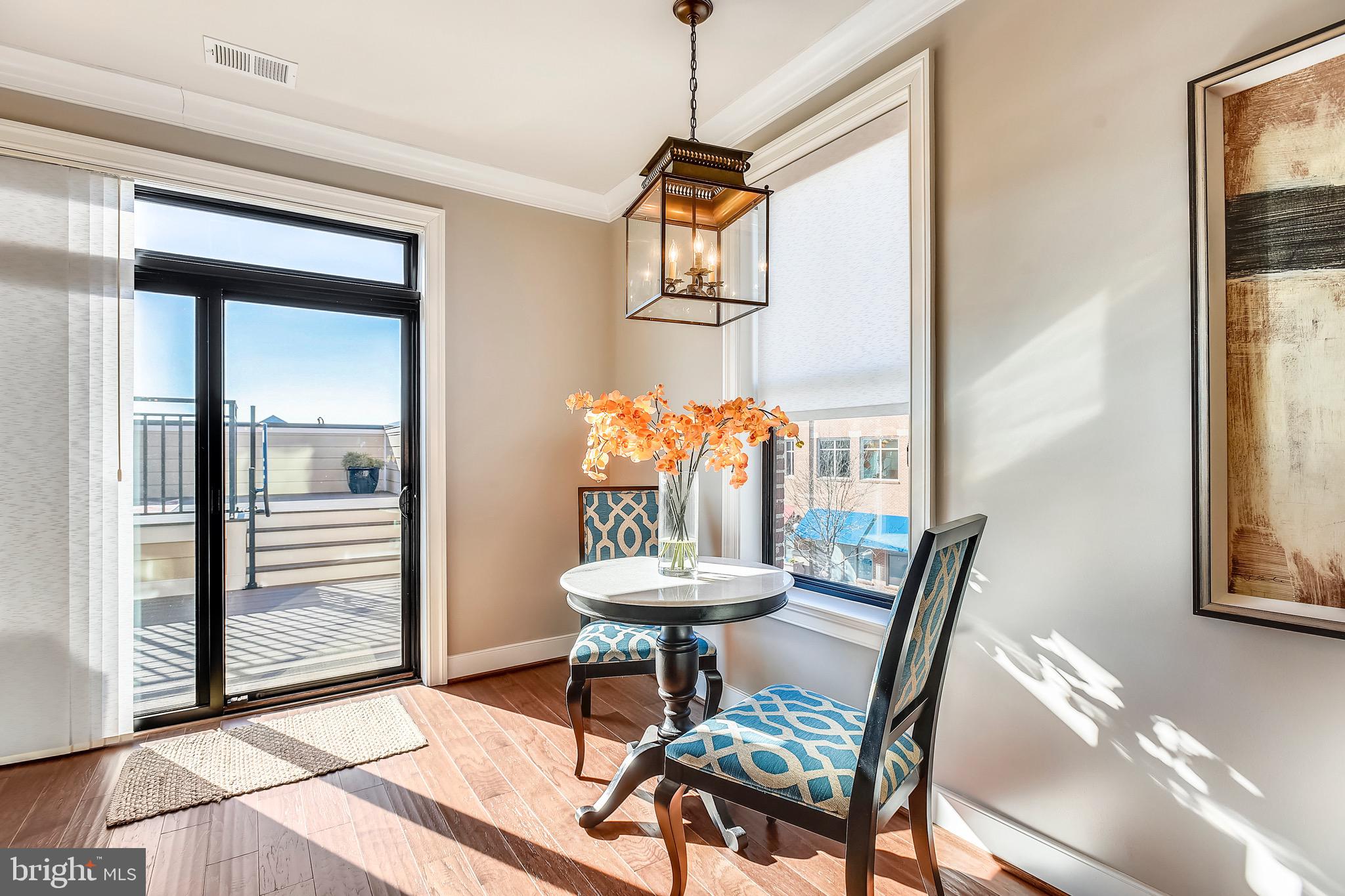 LANSDOWNE SQUARE - Residential