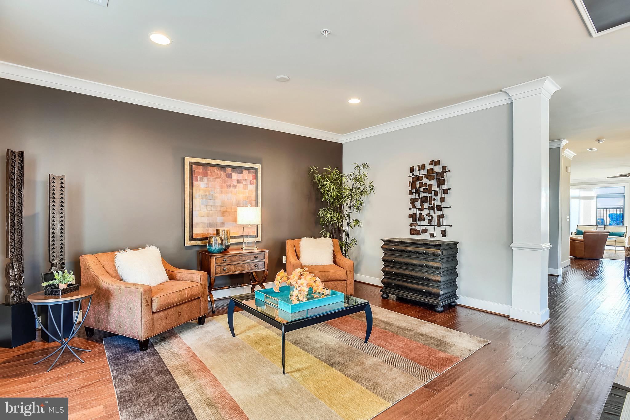 LANSDOWNE SQUARE - Residential