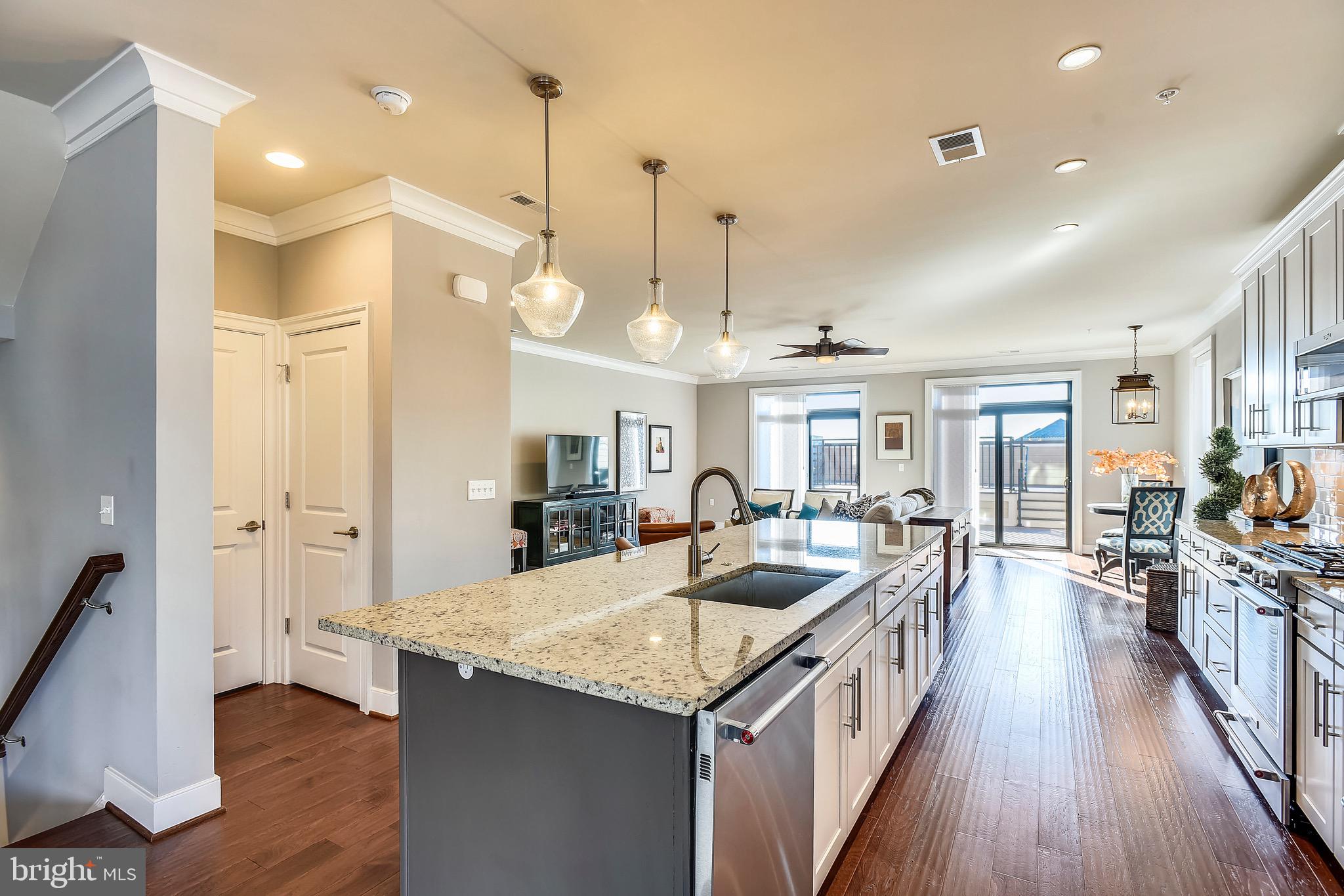 LANSDOWNE SQUARE - Residential