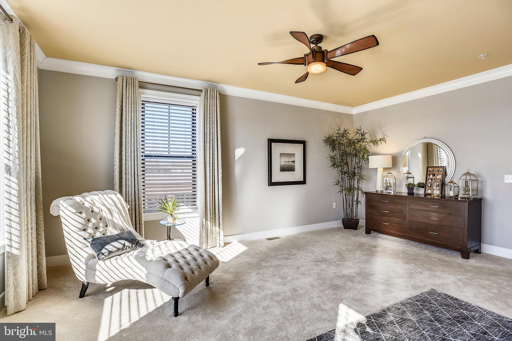 LANSDOWNE SQUARE - Residential