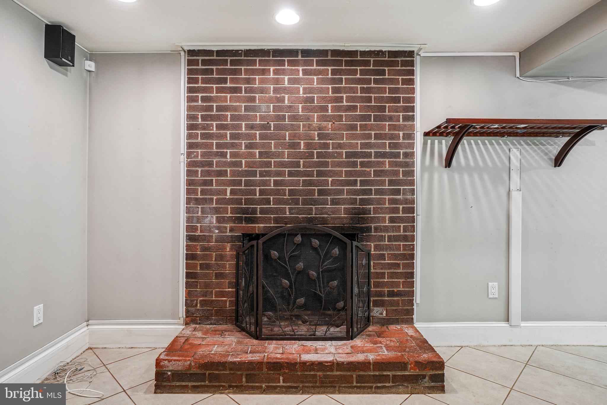 DALE CITY - Residential Lease