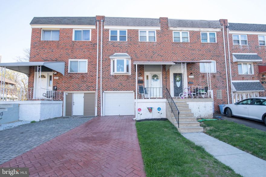 Welcome to this well maintained home in the Parkwood section of Philadelphia.
The main bathroom was professionally renovated about 5 years ago and its beauty really shows the care taken  in the home.
The backyard is a great size, very deep and great for entertaining