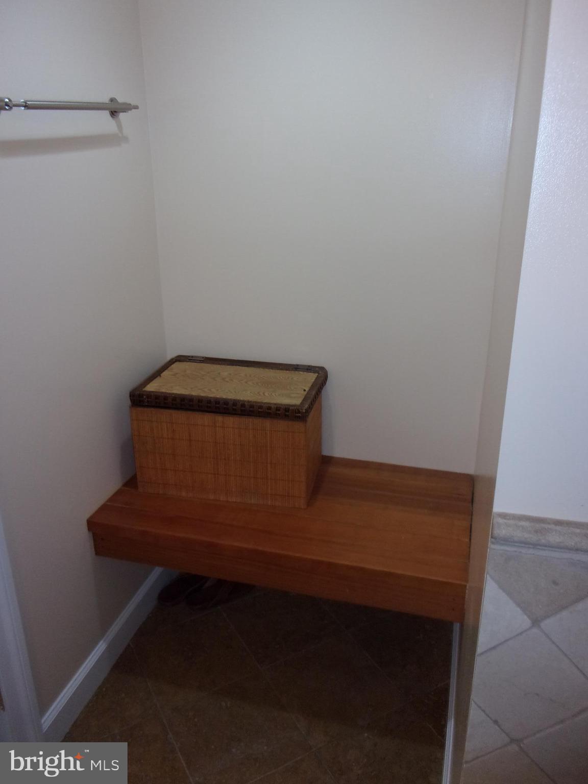 RESERVE AT OAKVIEW - Residential Lease