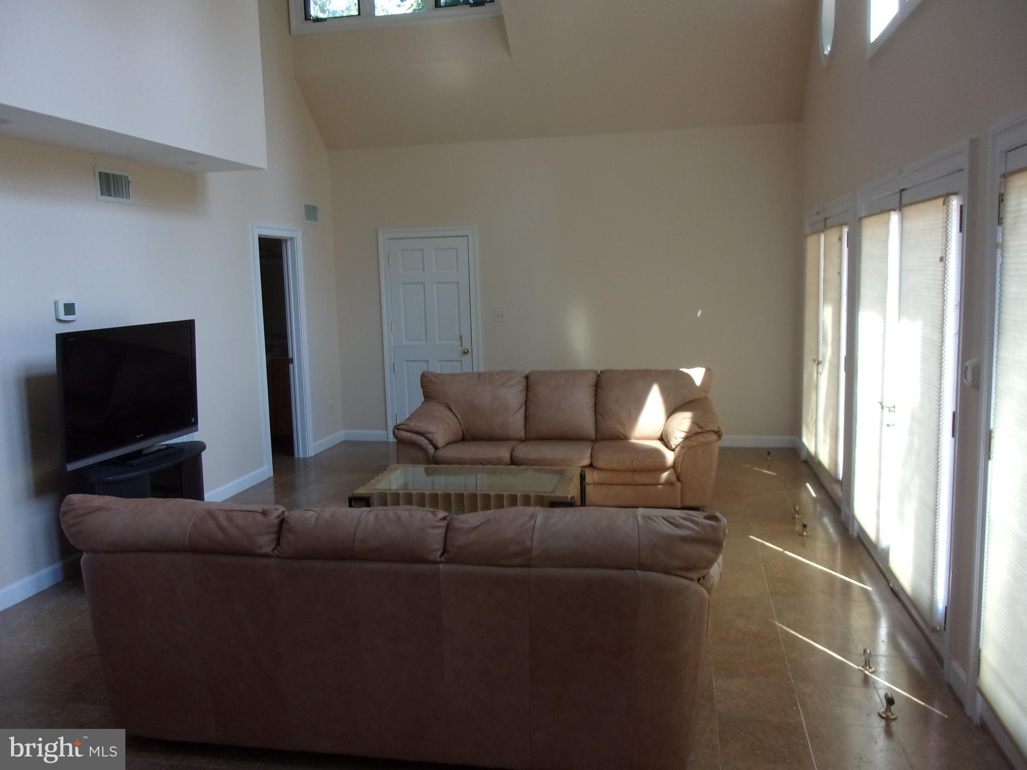 RESERVE AT OAKVIEW - Residential Lease
