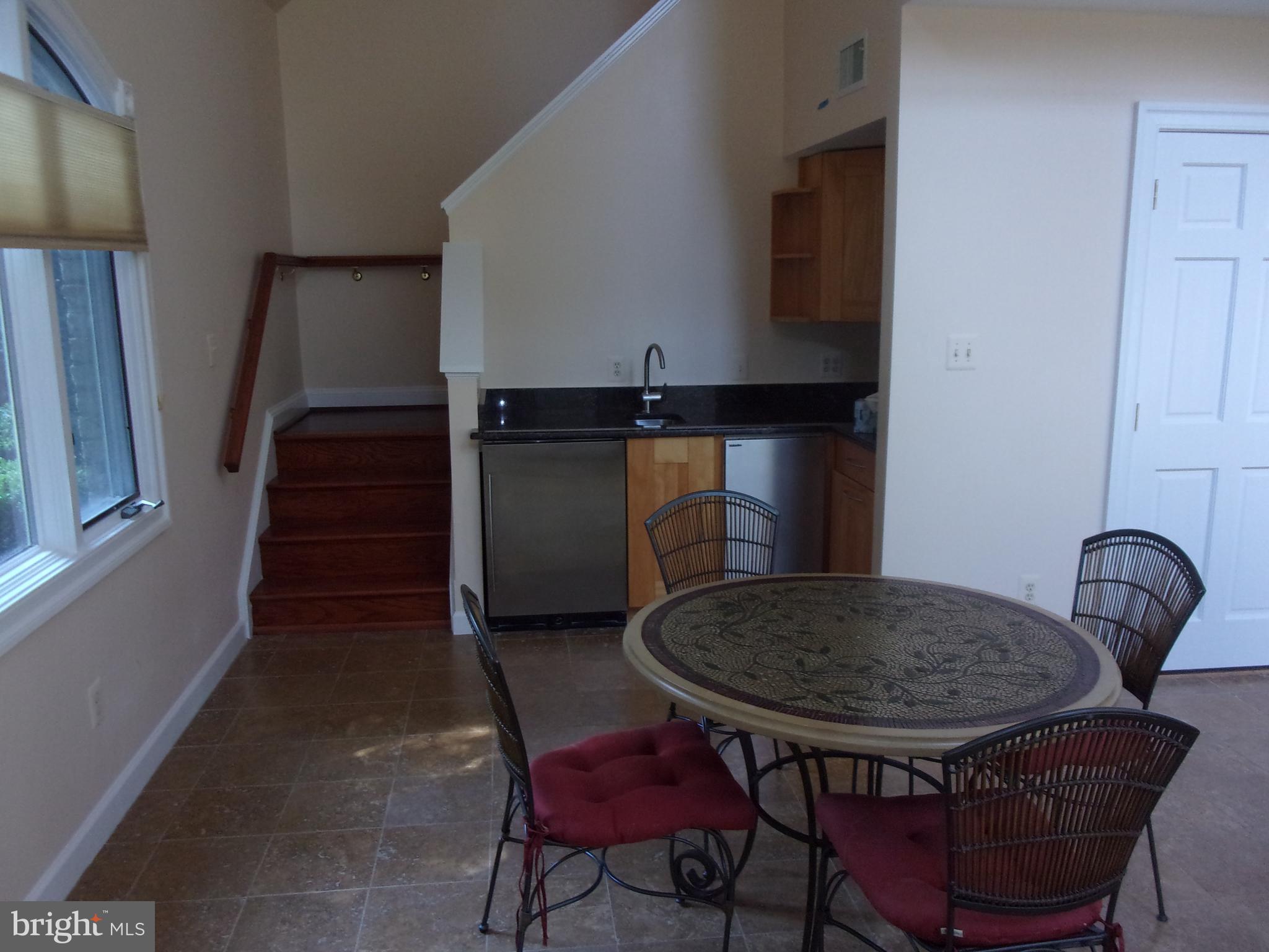 RESERVE AT OAKVIEW - Residential Lease
