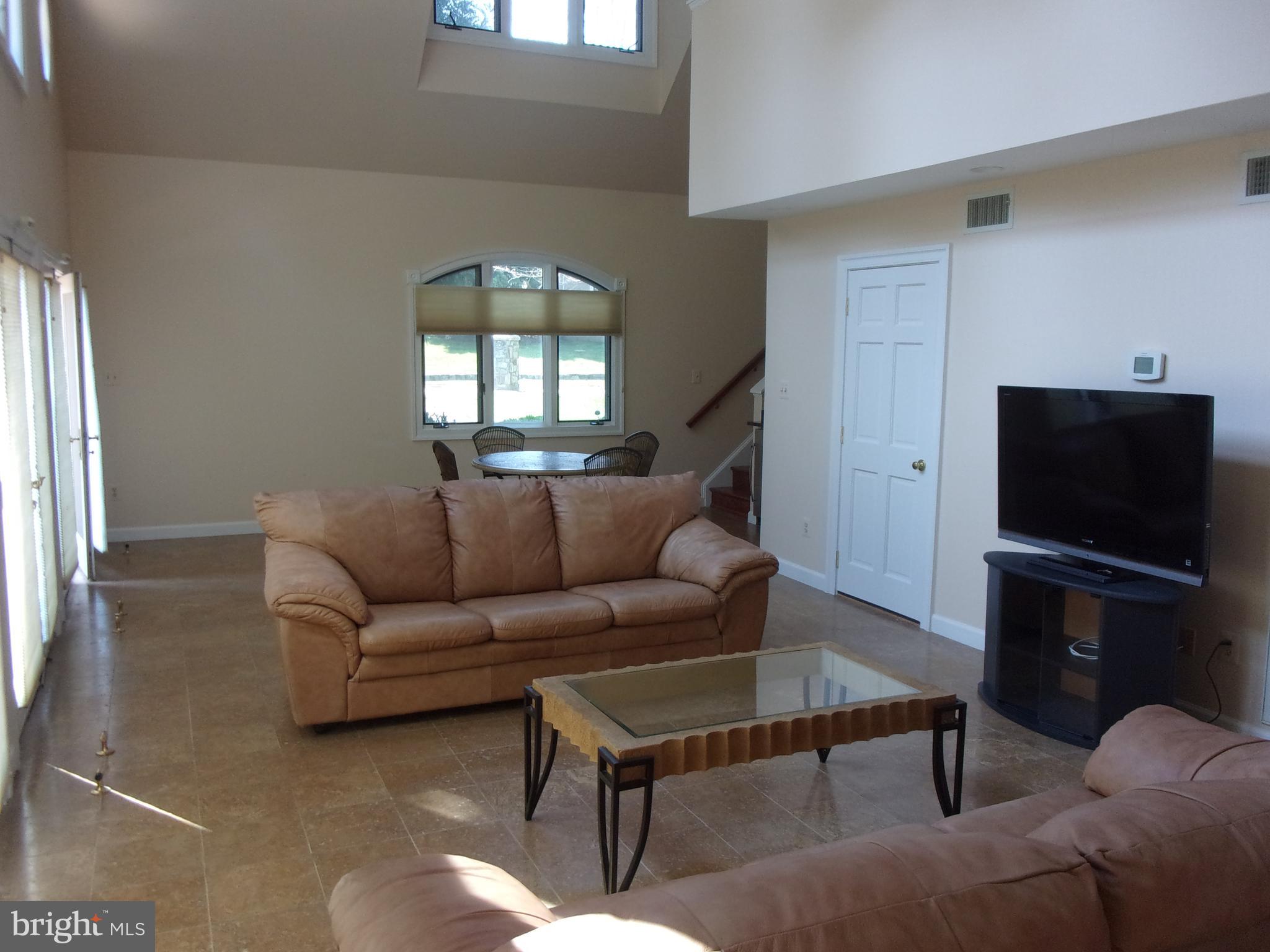 RESERVE AT OAKVIEW - Residential Lease