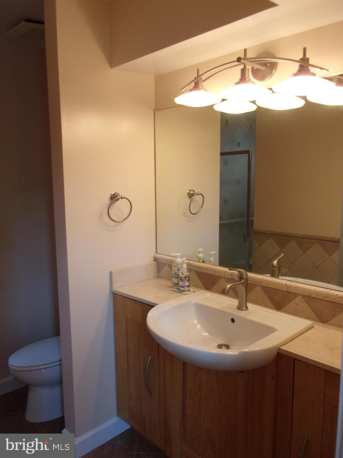RESERVE AT OAKVIEW - Residential Lease