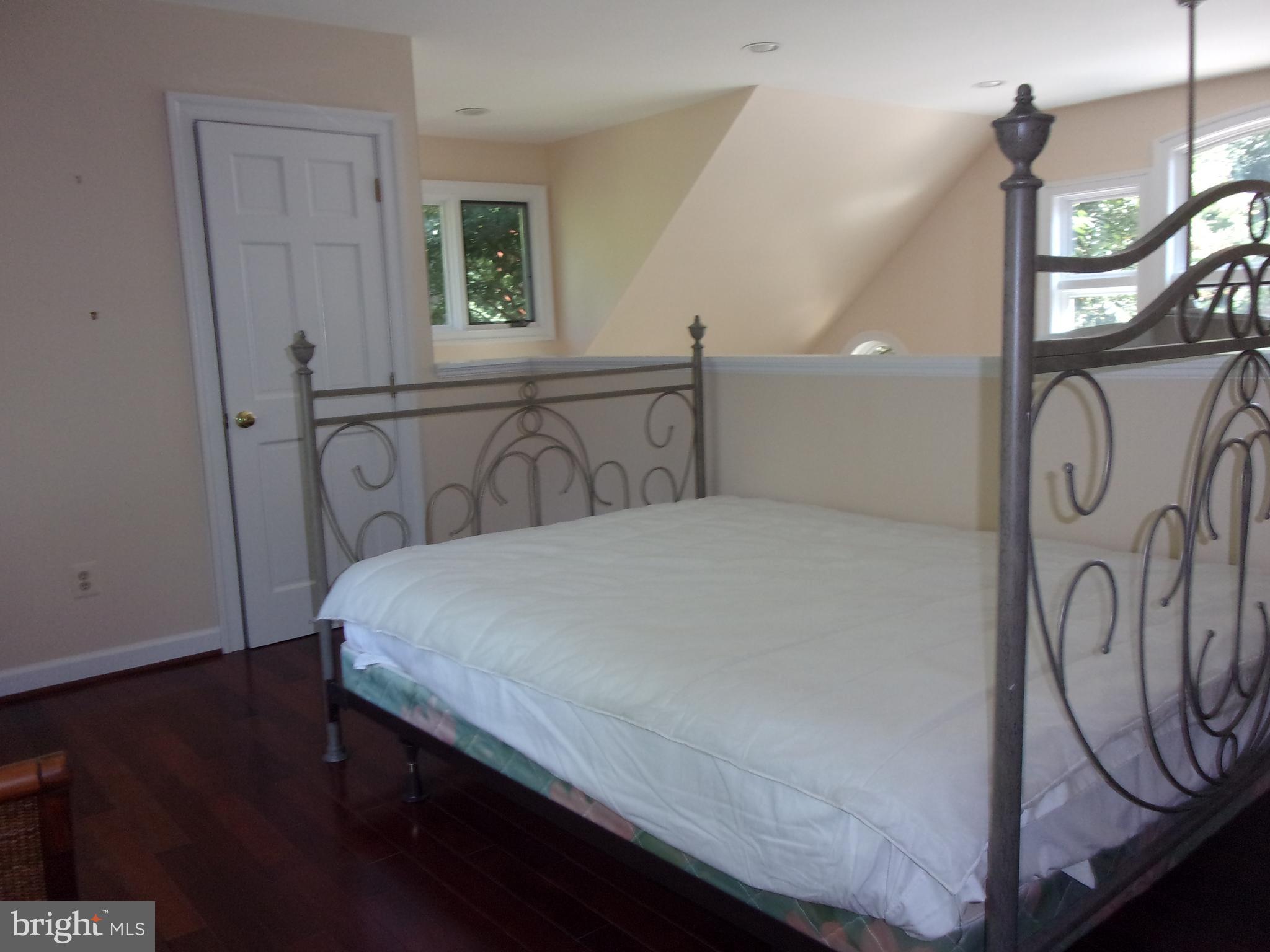 RESERVE AT OAKVIEW - Residential Lease