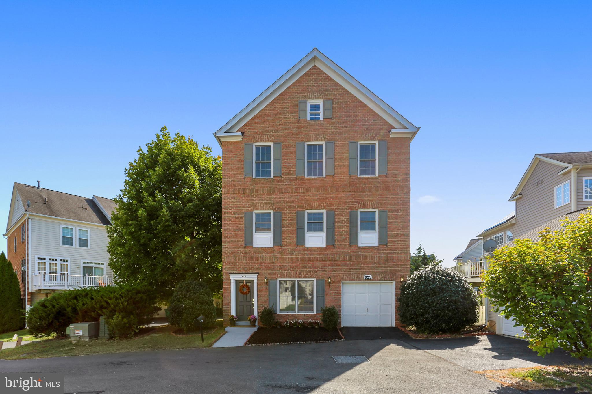 LAKELANDS - Residential Lease