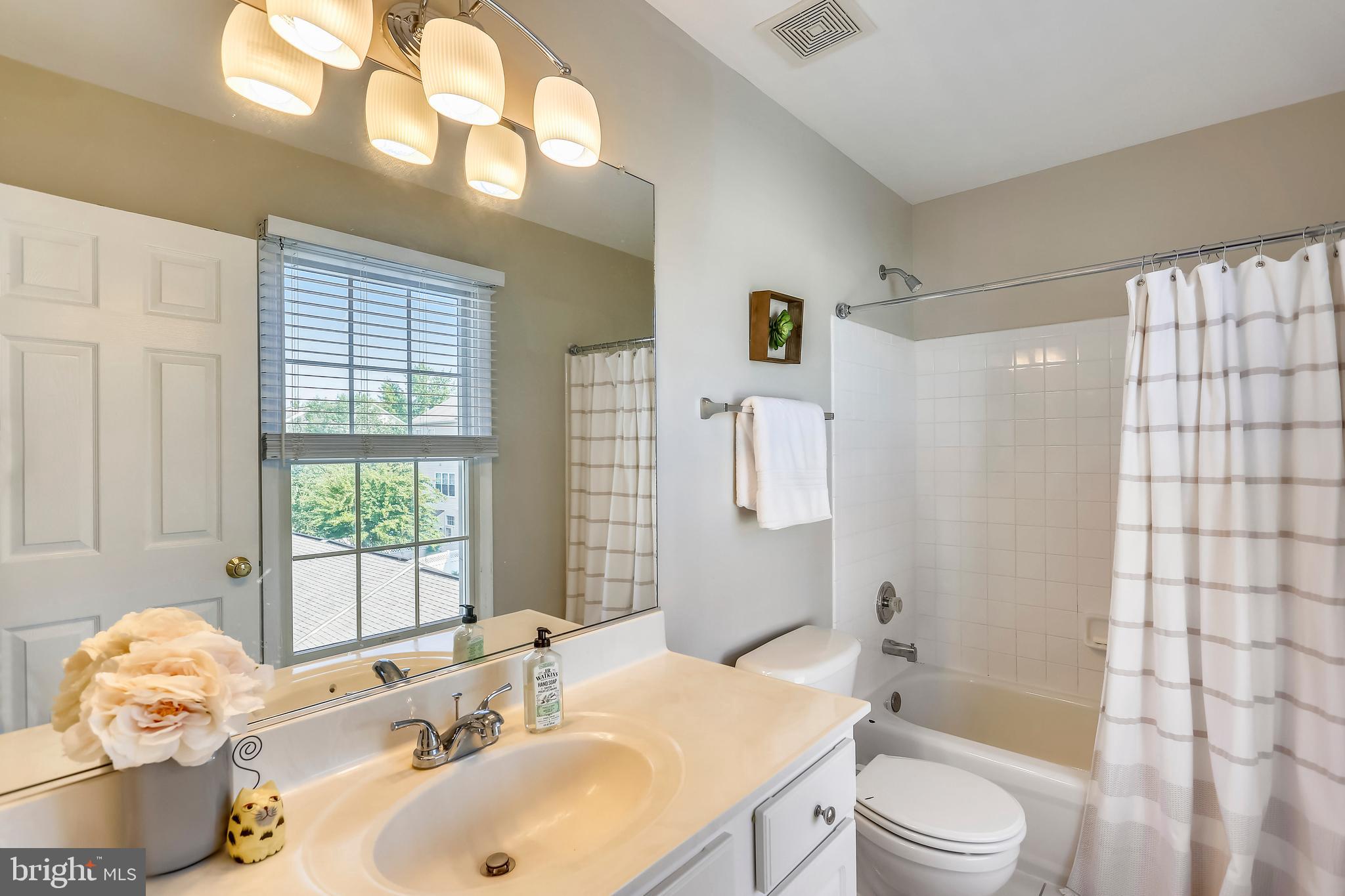 LAKELANDS - Residential Lease