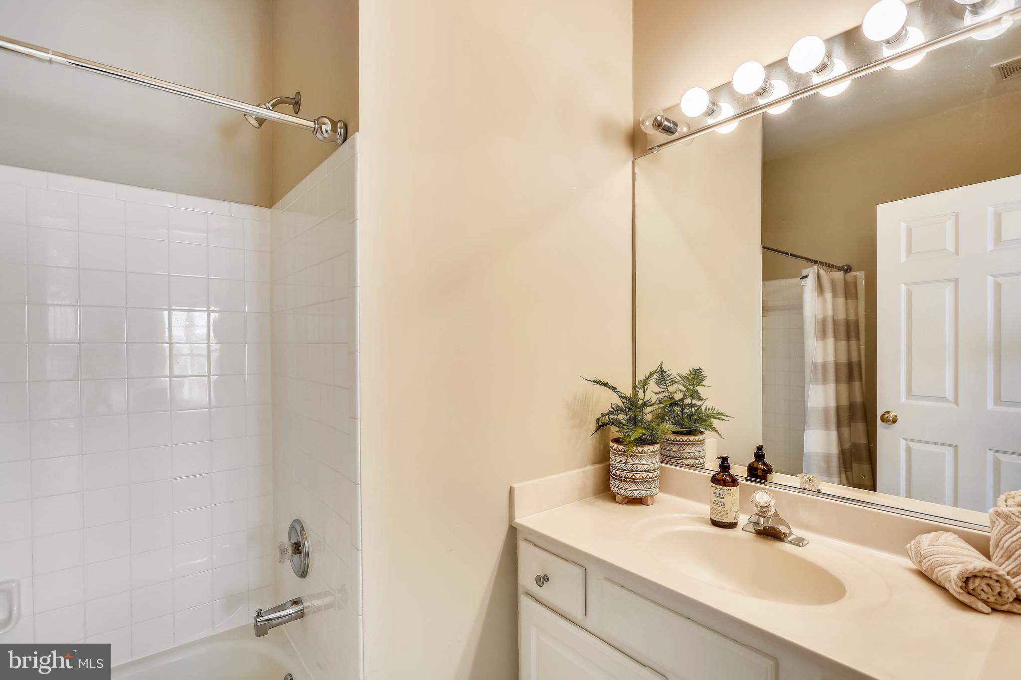 LAKELANDS - Residential Lease