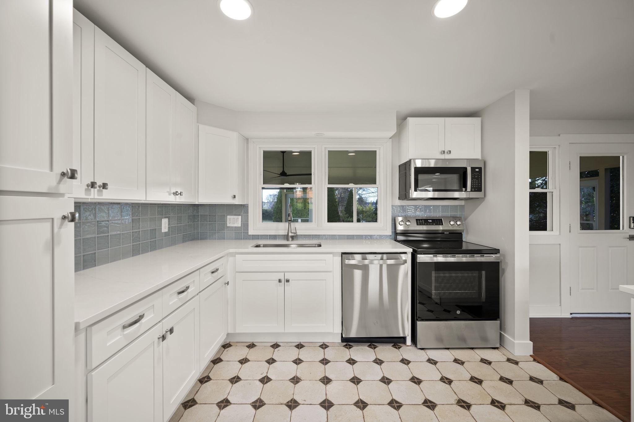 SUBURBAN GREENS - Residential